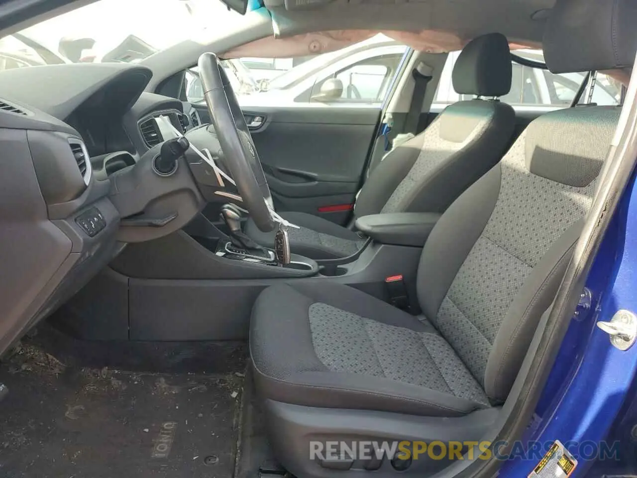 7 Photograph of a damaged car KMHC75LC9KU117854 HYUNDAI IONIQ 2019