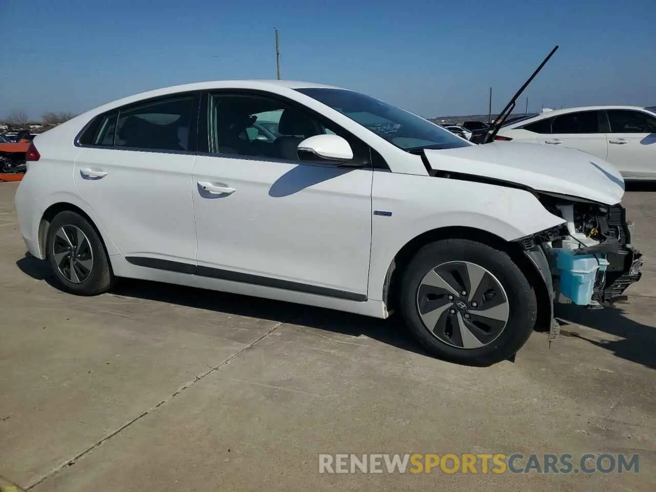 4 Photograph of a damaged car KMHC75LCXKU134128 HYUNDAI IONIQ 2019