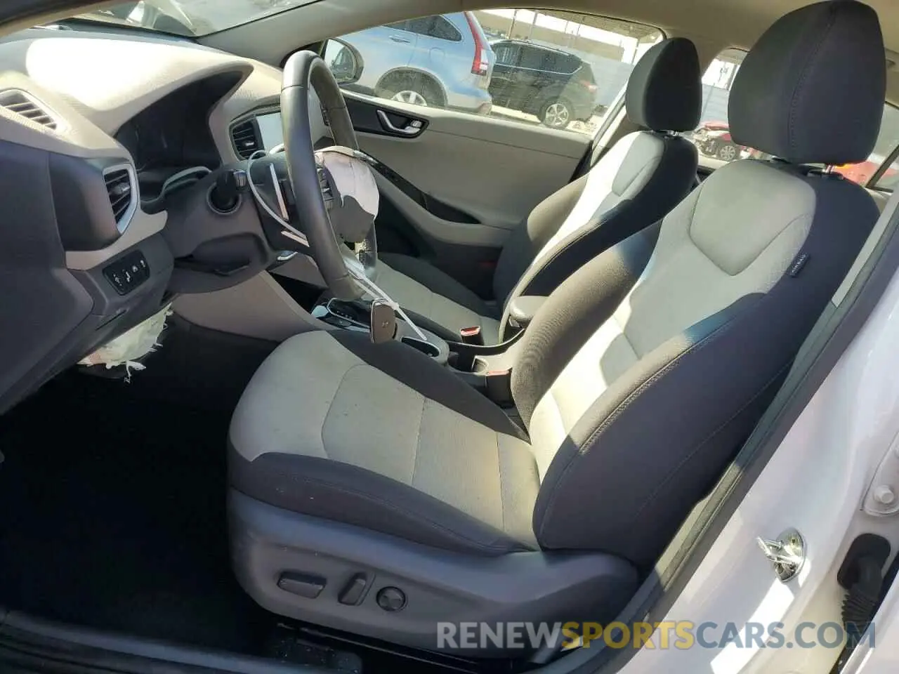 7 Photograph of a damaged car KMHC75LCXKU134128 HYUNDAI IONIQ 2019