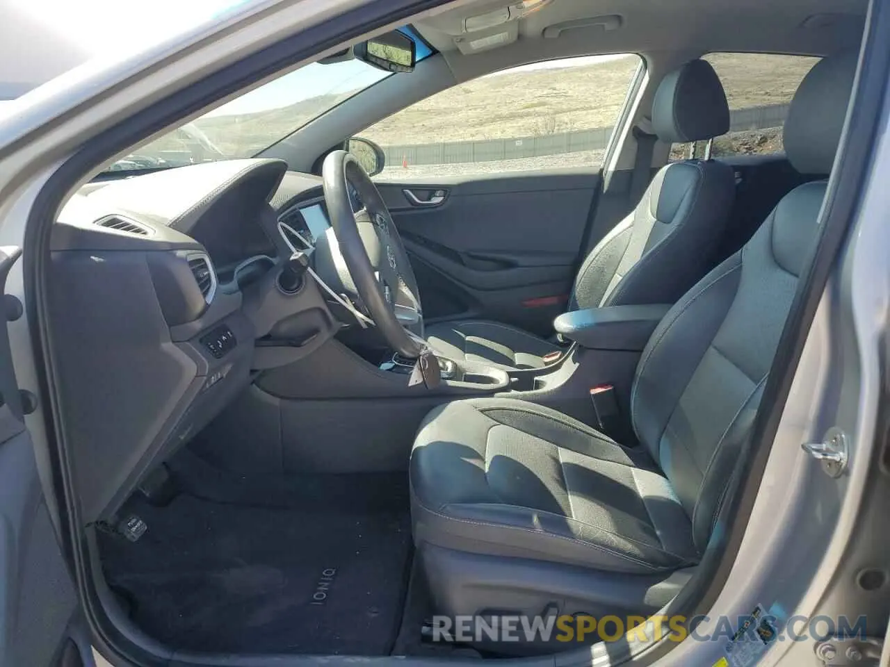 7 Photograph of a damaged car KMHC75LD5KU169488 HYUNDAI IONIQ 2019