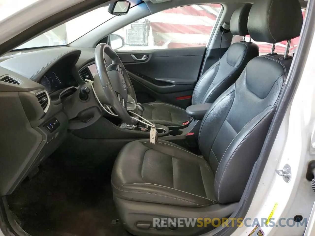 7 Photograph of a damaged car KMHC85LC6KU115539 HYUNDAI IONIQ 2019
