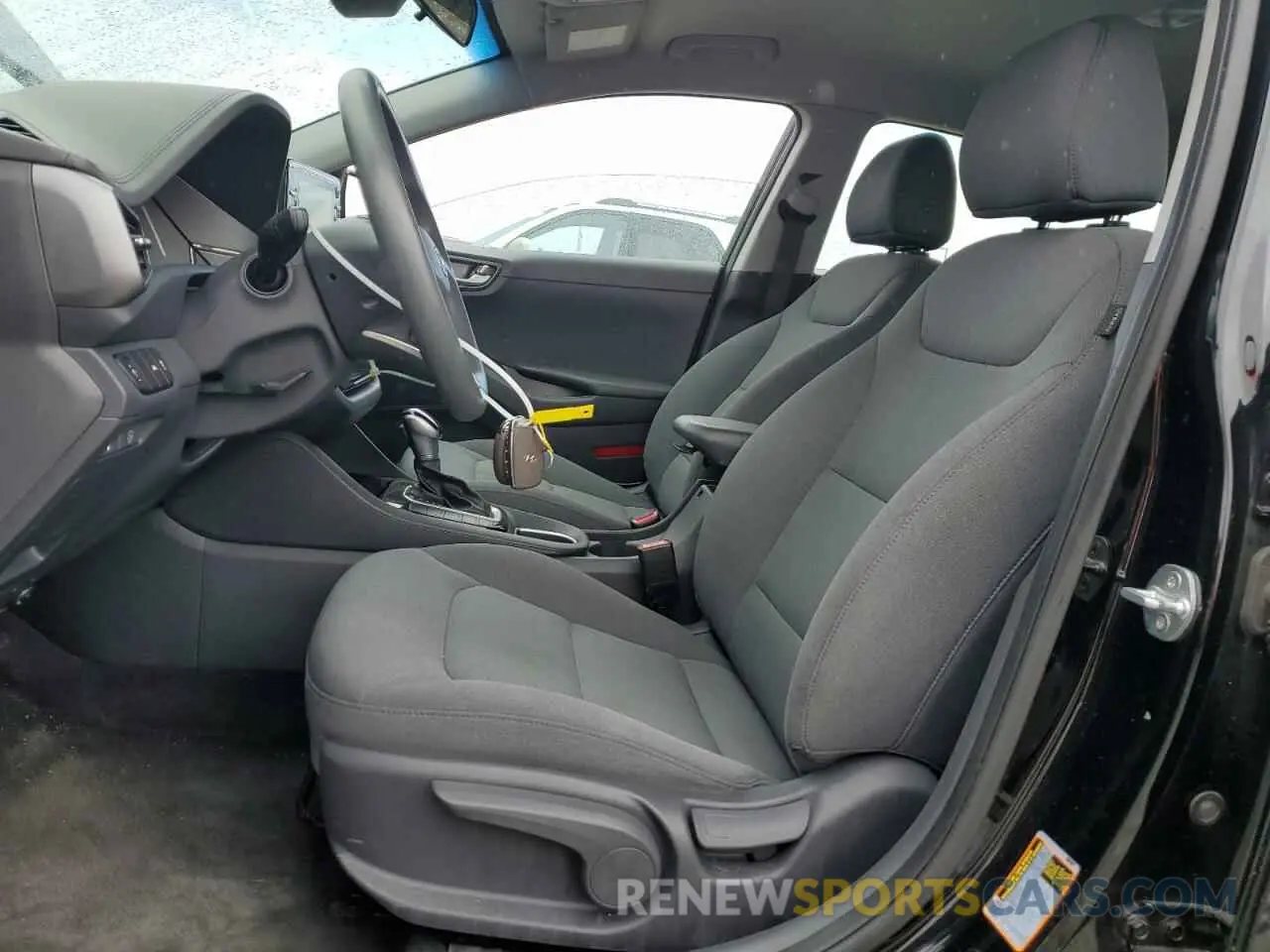 7 Photograph of a damaged car KMHC65LC0LU241340 HYUNDAI IONIQ 2020