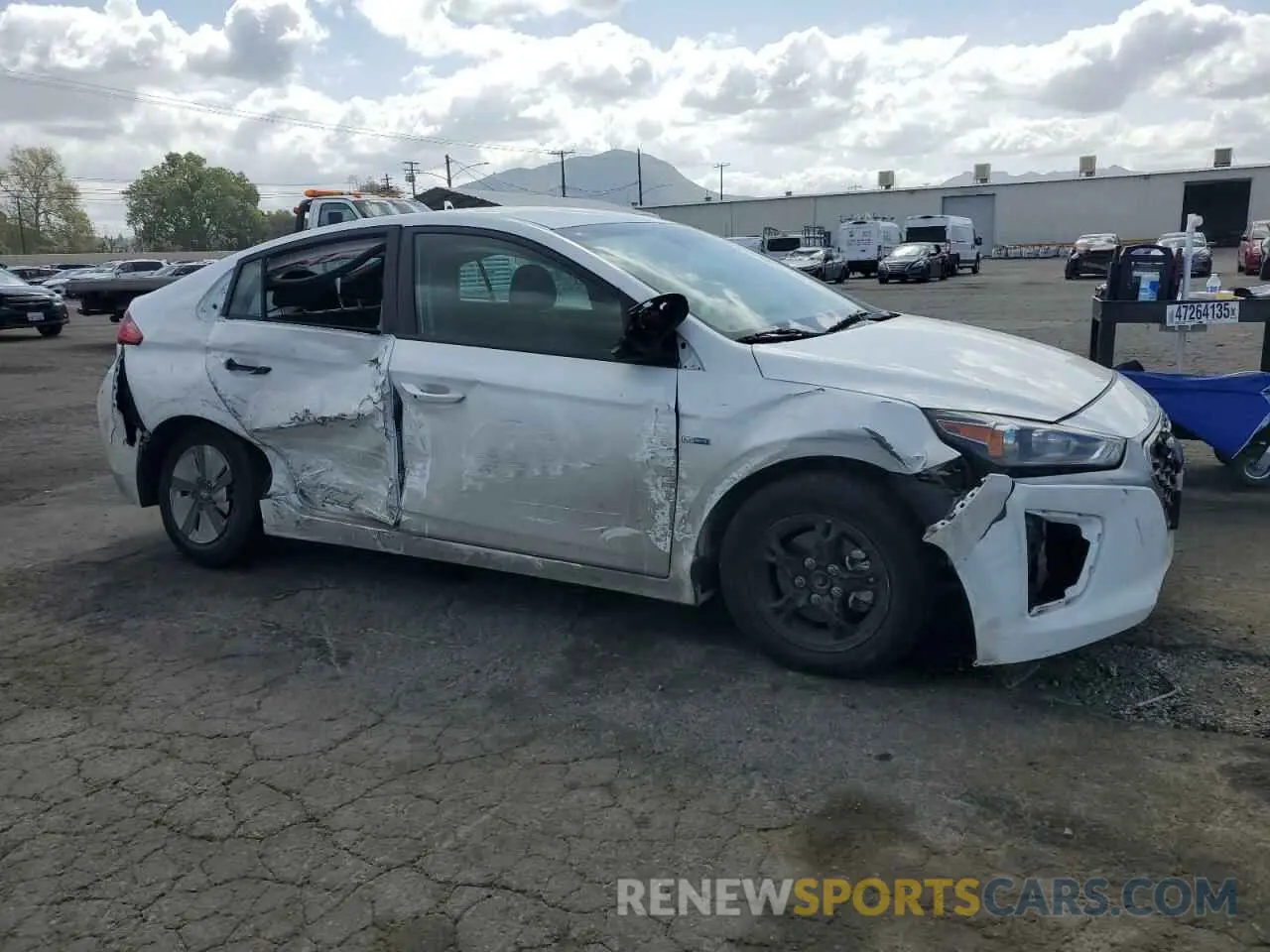 4 Photograph of a damaged car KMHC65LC1LU234347 HYUNDAI IONIQ 2020