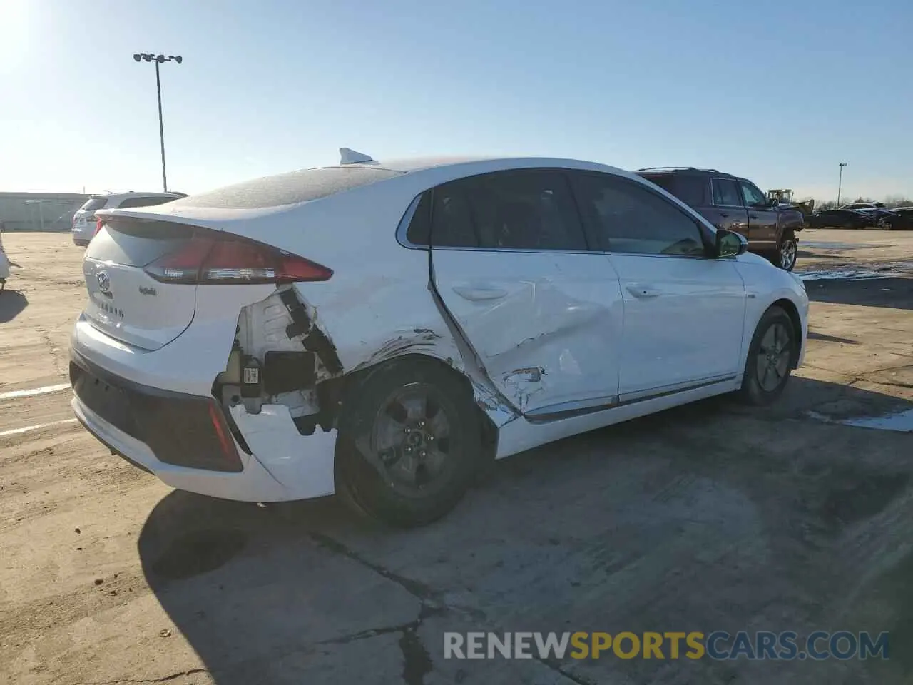 3 Photograph of a damaged car KMHC75LC4LU213389 HYUNDAI IONIQ 2020