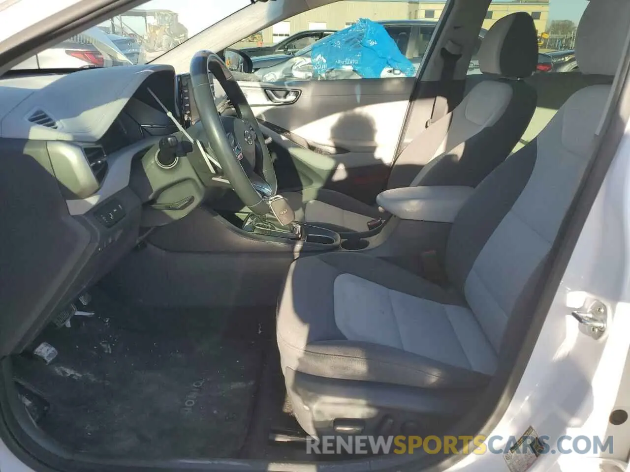 7 Photograph of a damaged car KMHC75LC4LU213389 HYUNDAI IONIQ 2020