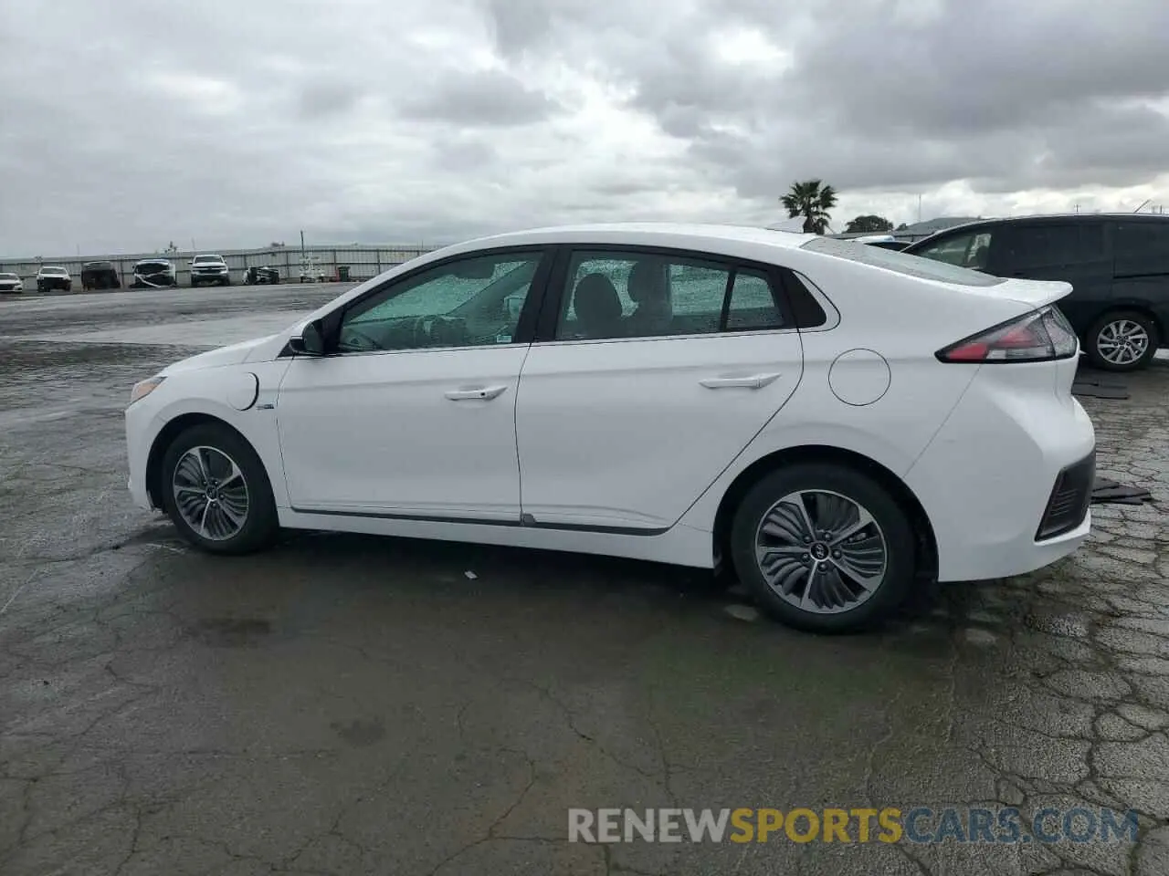 2 Photograph of a damaged car KMHC75LD8LU189686 HYUNDAI IONIQ 2020
