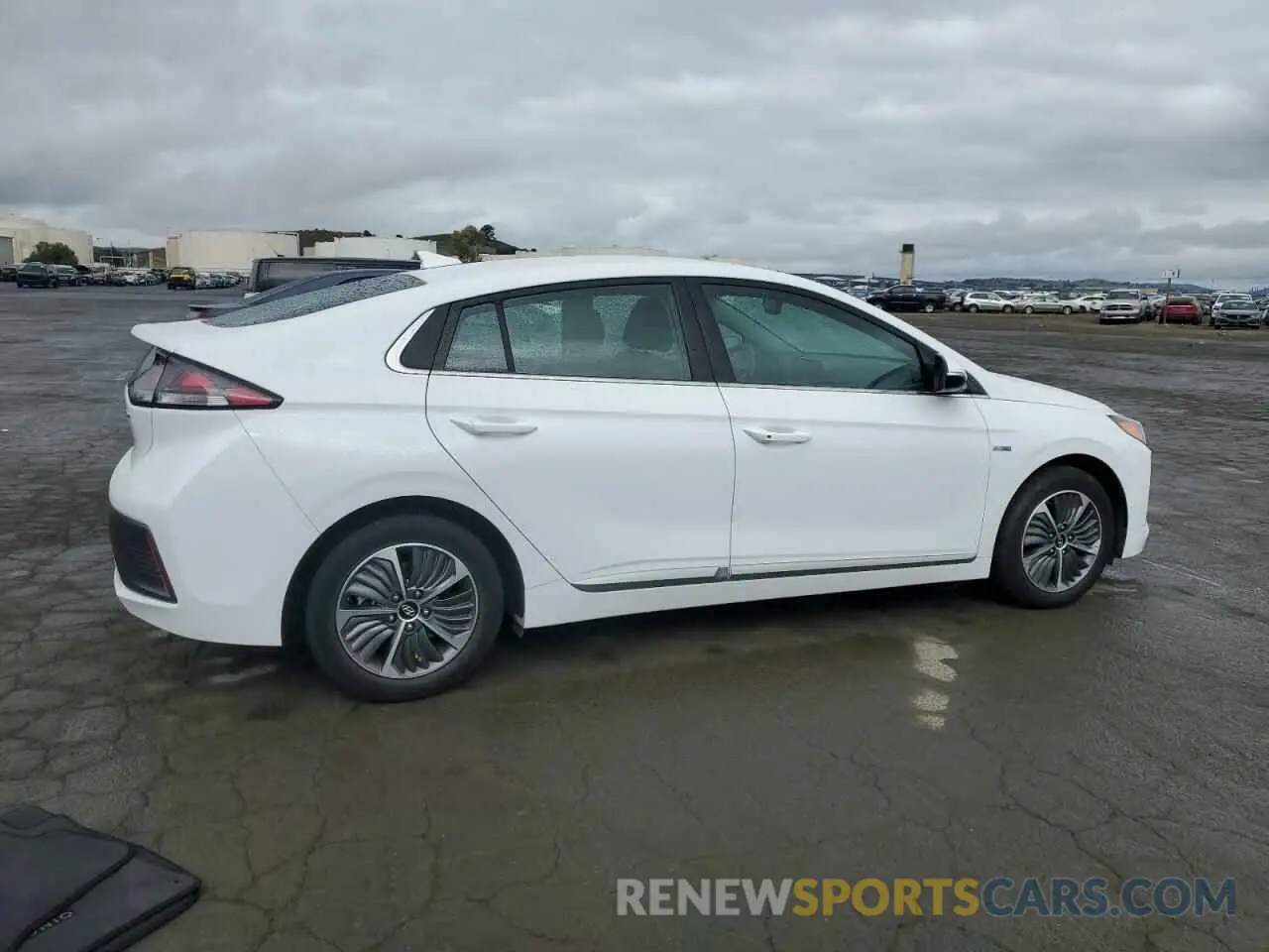 3 Photograph of a damaged car KMHC75LD8LU189686 HYUNDAI IONIQ 2020