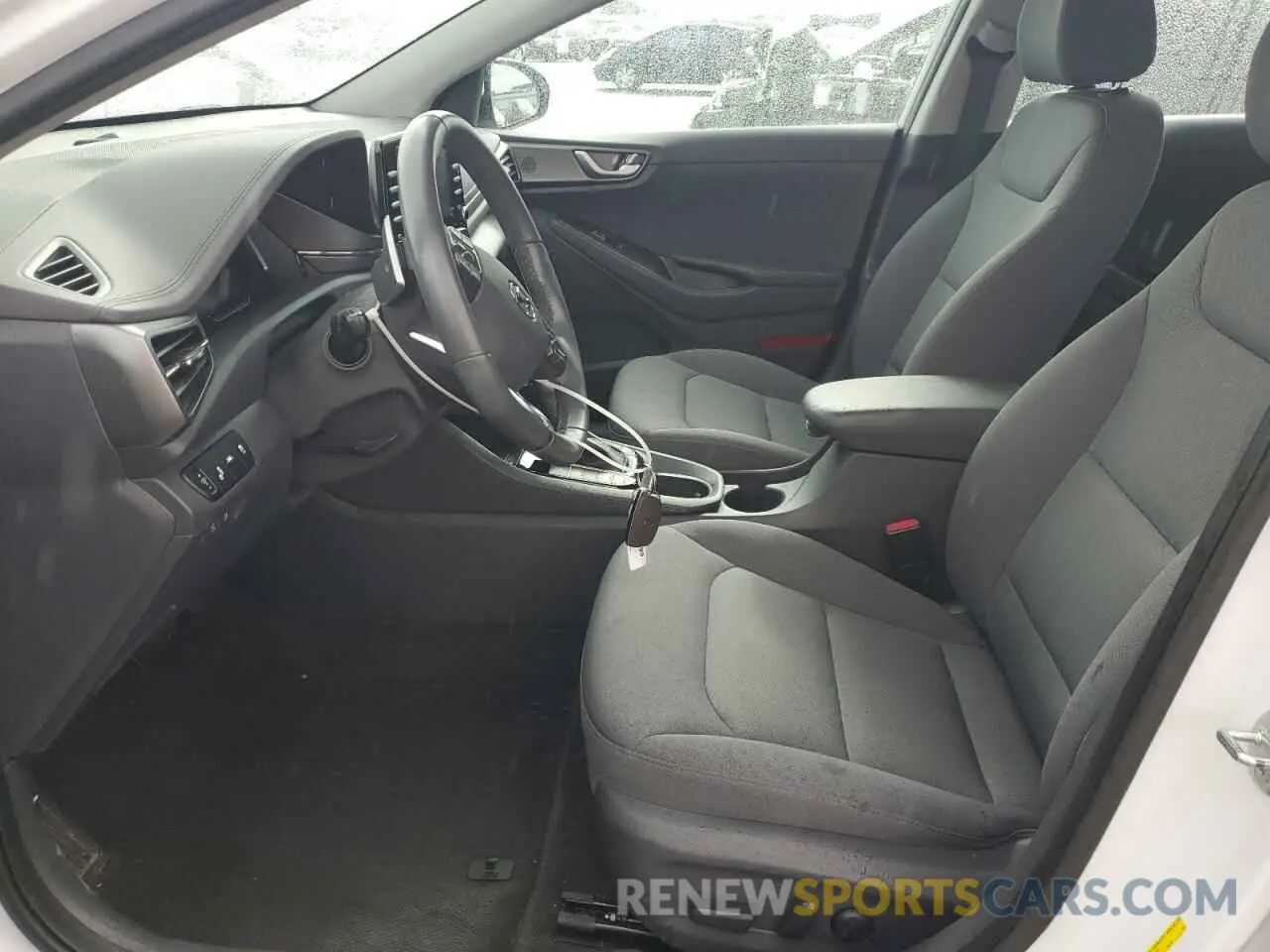 7 Photograph of a damaged car KMHC75LD8LU189686 HYUNDAI IONIQ 2020