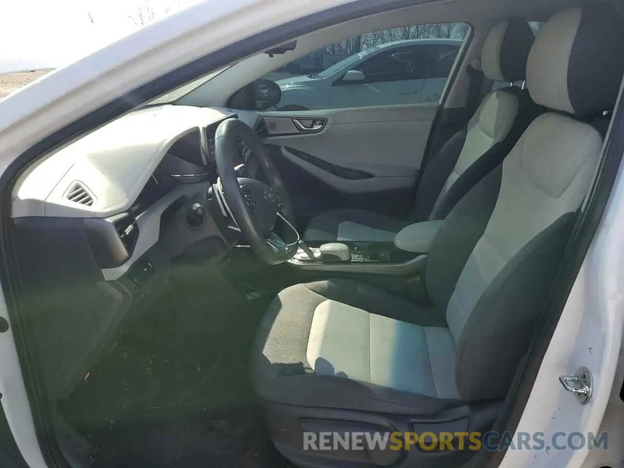 7 Фотография поврежденного автомобиля KMHC75LJ6LU071691 HYUNDAI IONIQ 2020