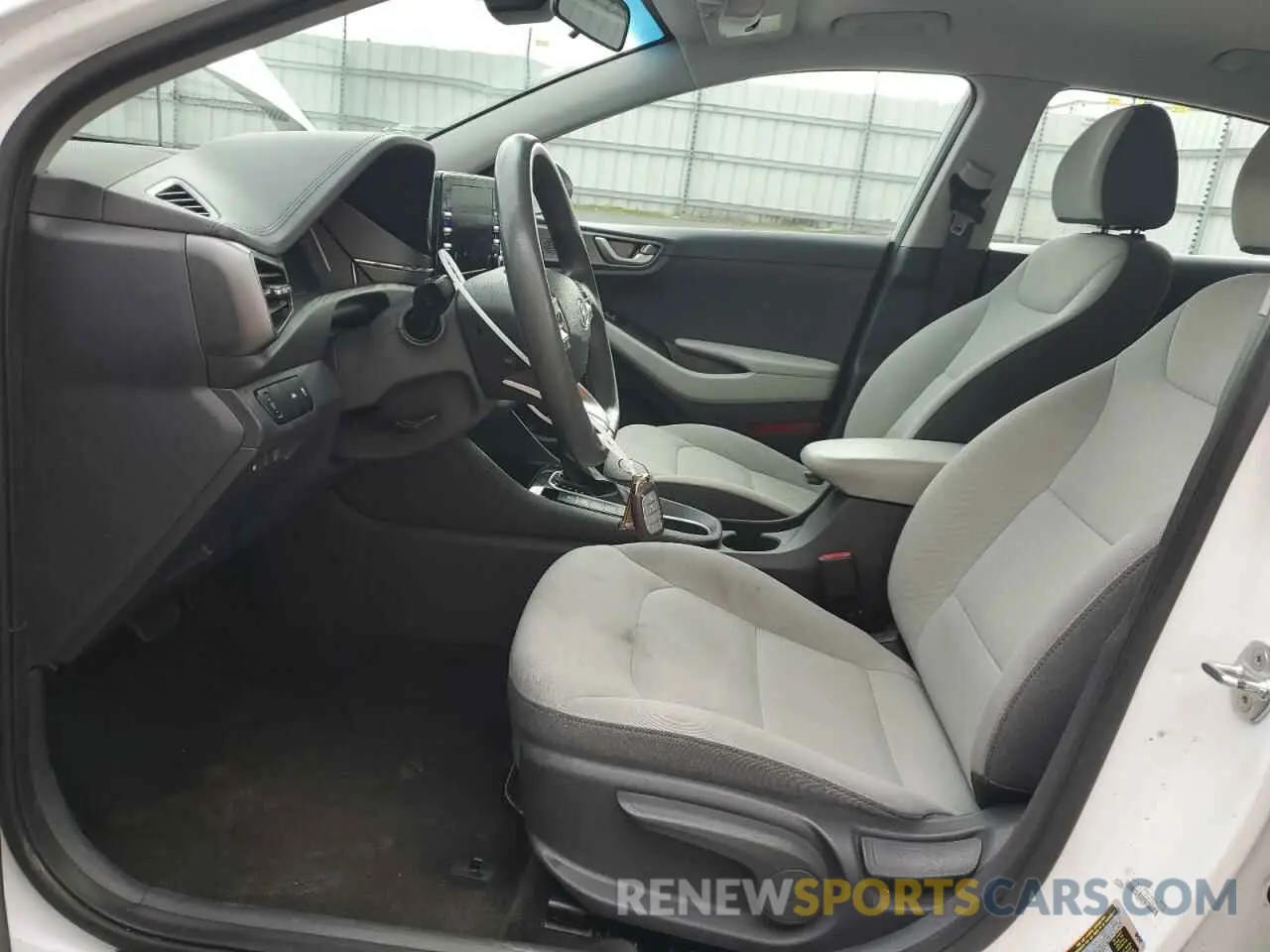 7 Фотография поврежденного автомобиля KMHC65LC7MU261604 HYUNDAI IONIQ 2021