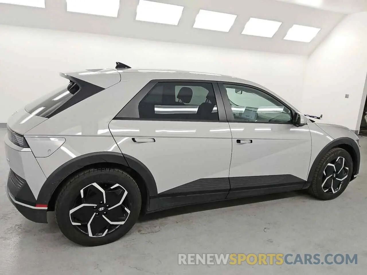 3 Photograph of a damaged car KM8KNDDF5RU273243 HYUNDAI IONIQ 2024