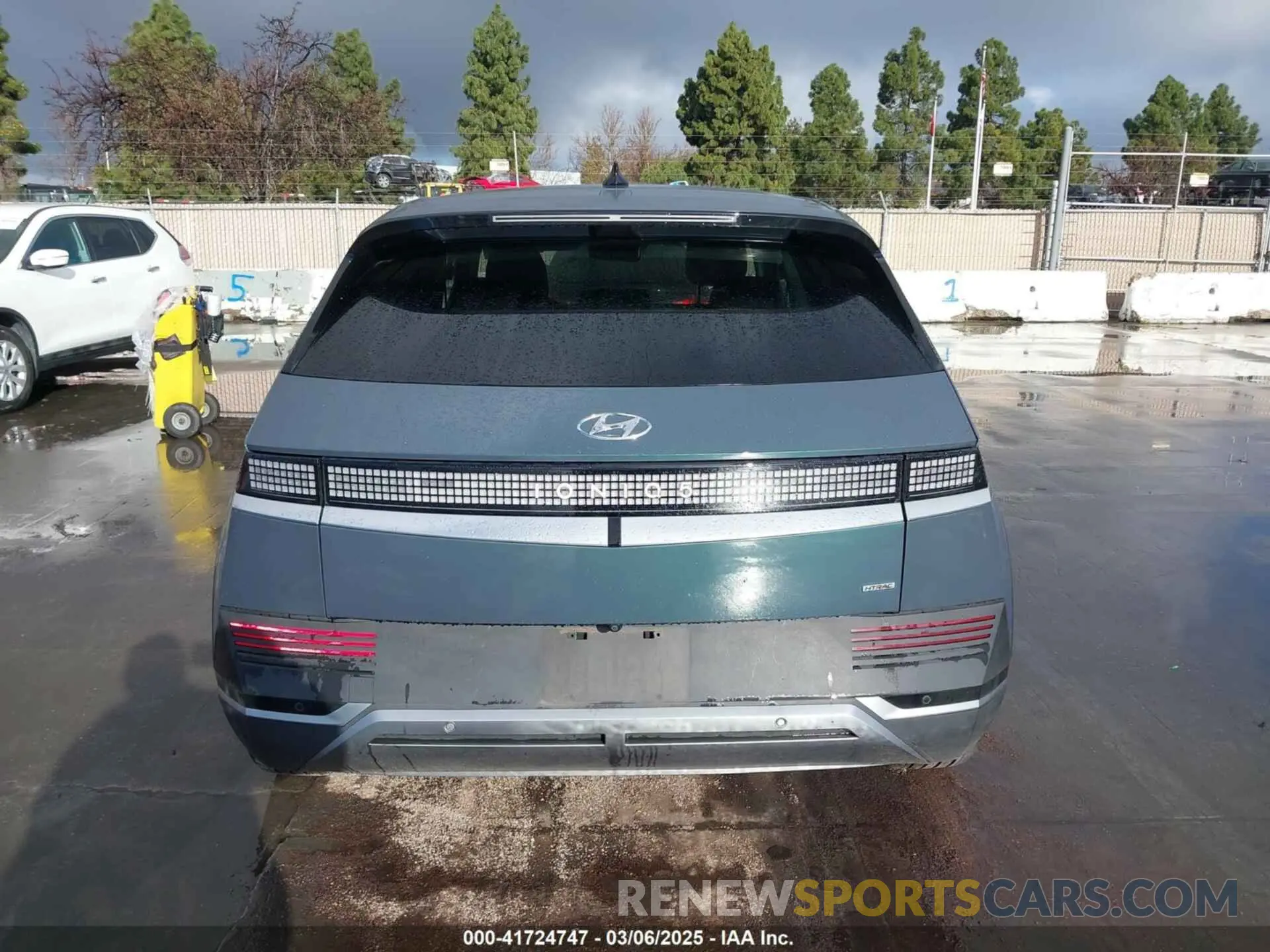 17 Photograph of a damaged car KM8KNDAF5NU108226 HYUNDAI IONIQ 5 2022