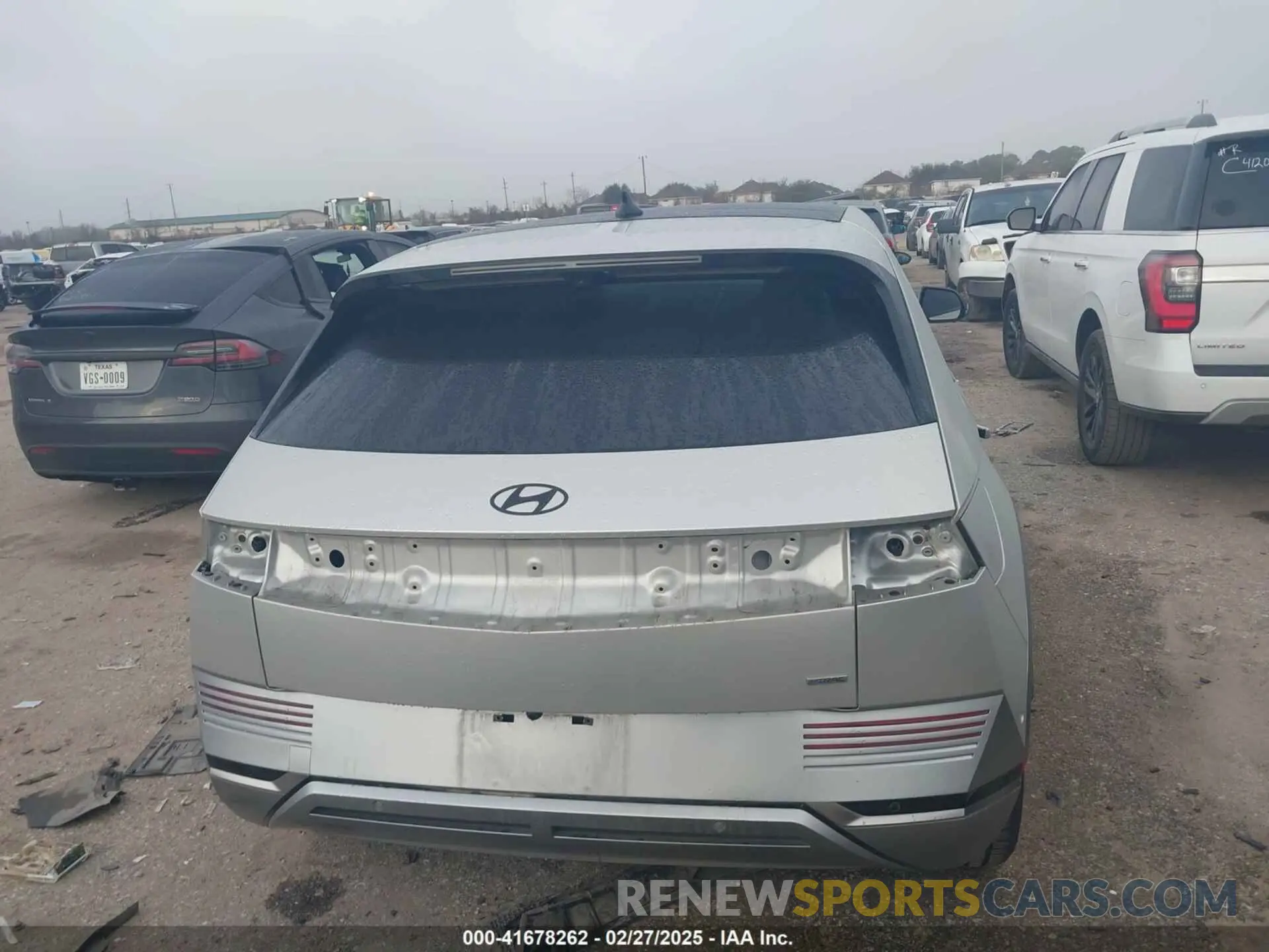 17 Photograph of a damaged car KM8KRDDF8RU275248 HYUNDAI IONIQ 5 2024