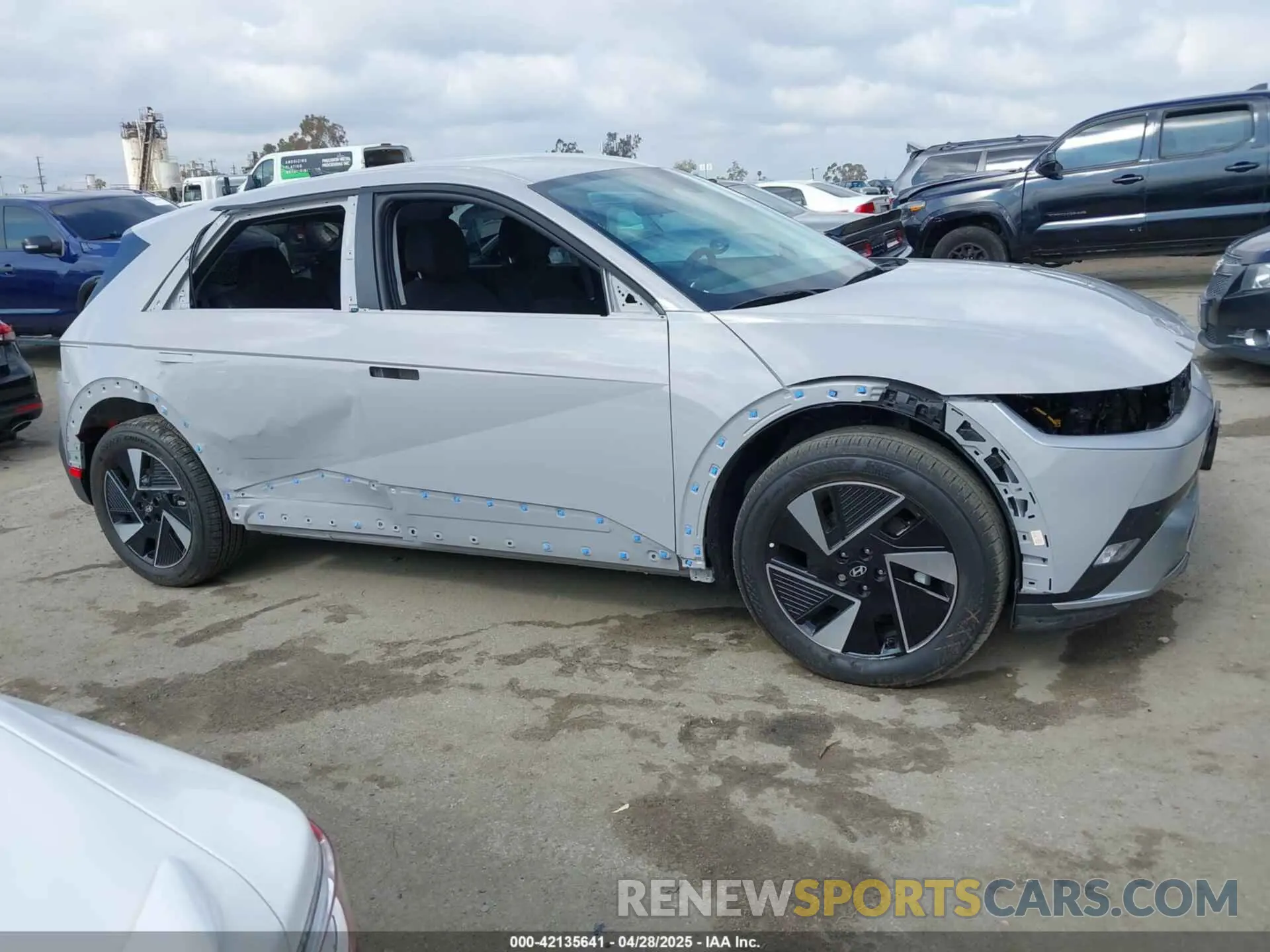 14 Photograph of a damaged car 7YAKM4DA8SY002745 HYUNDAI IONIQ 5 2025