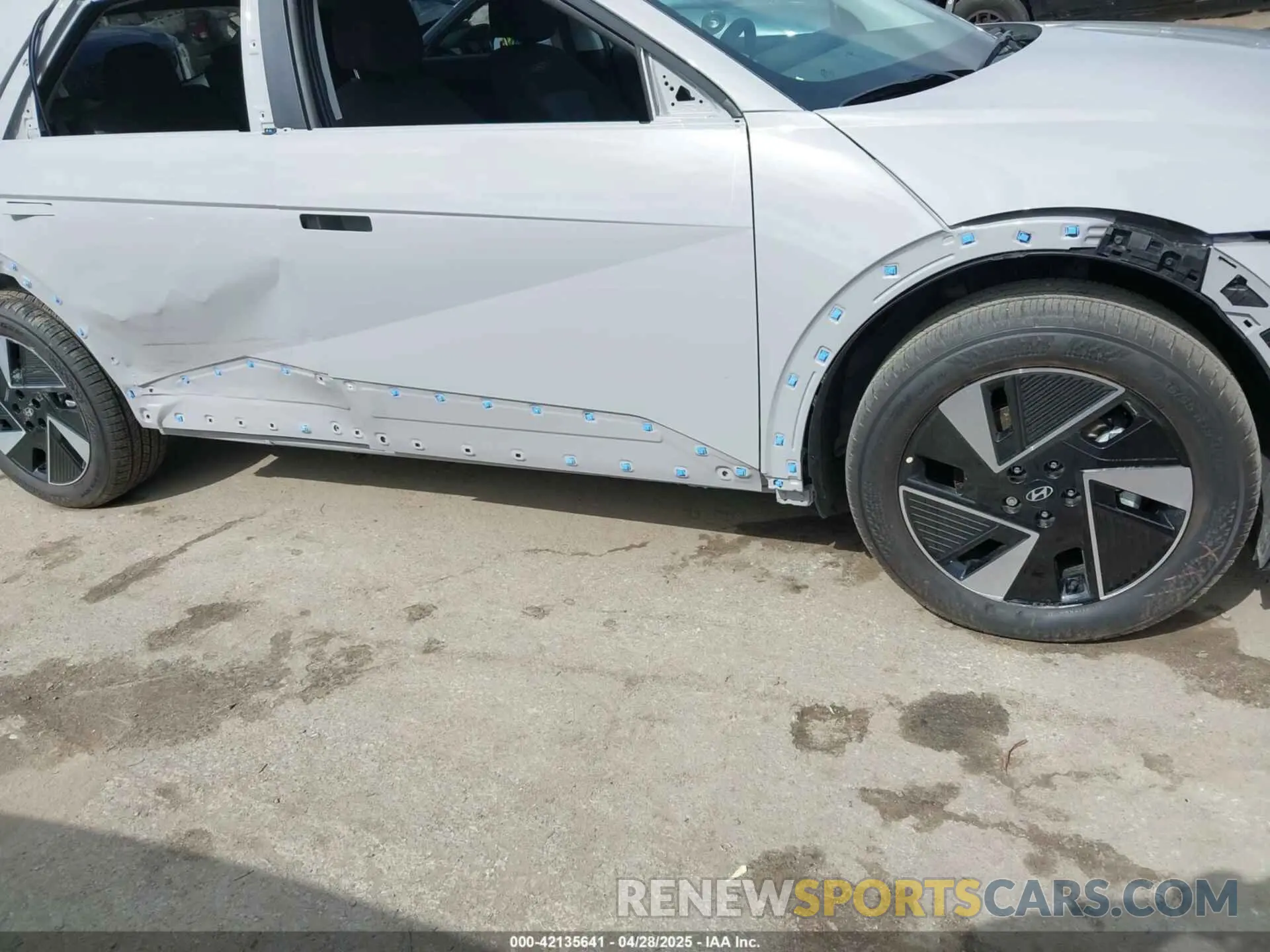20 Photograph of a damaged car 7YAKM4DA8SY002745 HYUNDAI IONIQ 5 2025