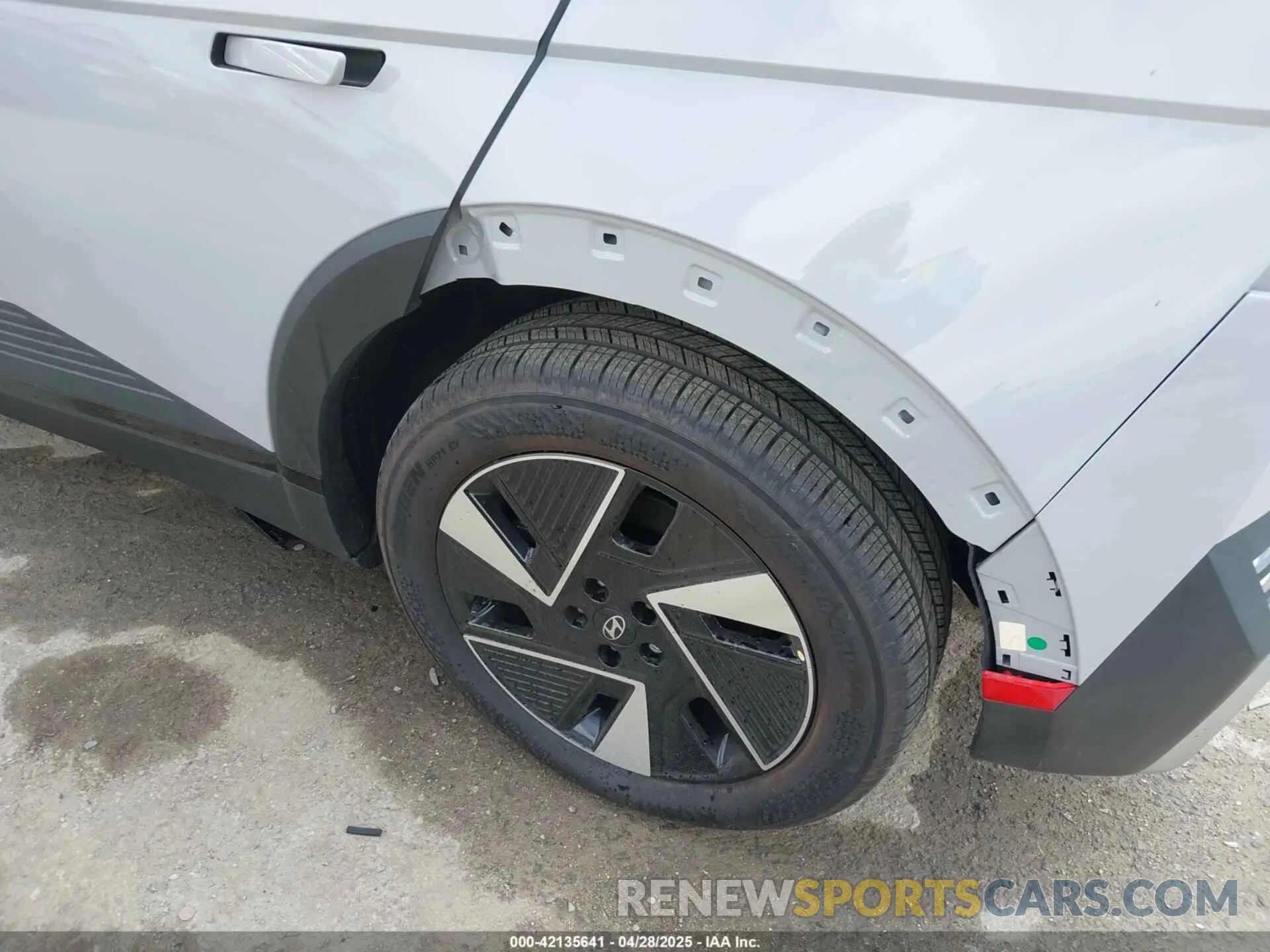 22 Photograph of a damaged car 7YAKM4DA8SY002745 HYUNDAI IONIQ 5 2025