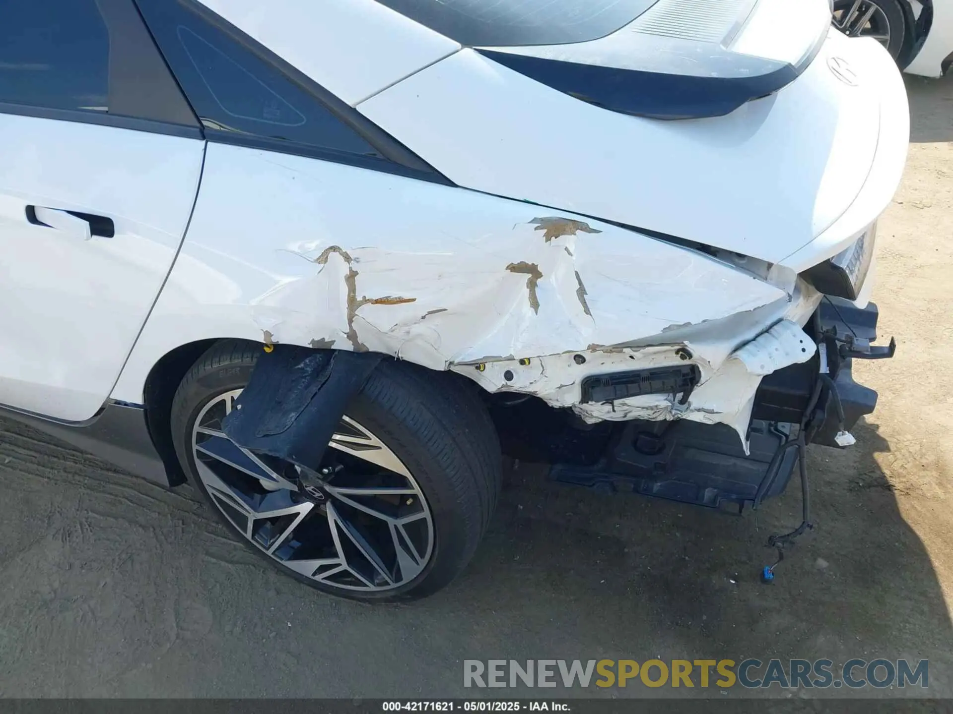 21 Photograph of a damaged car KMHM34AA0PA028579 HYUNDAI IONIQ 6 2023