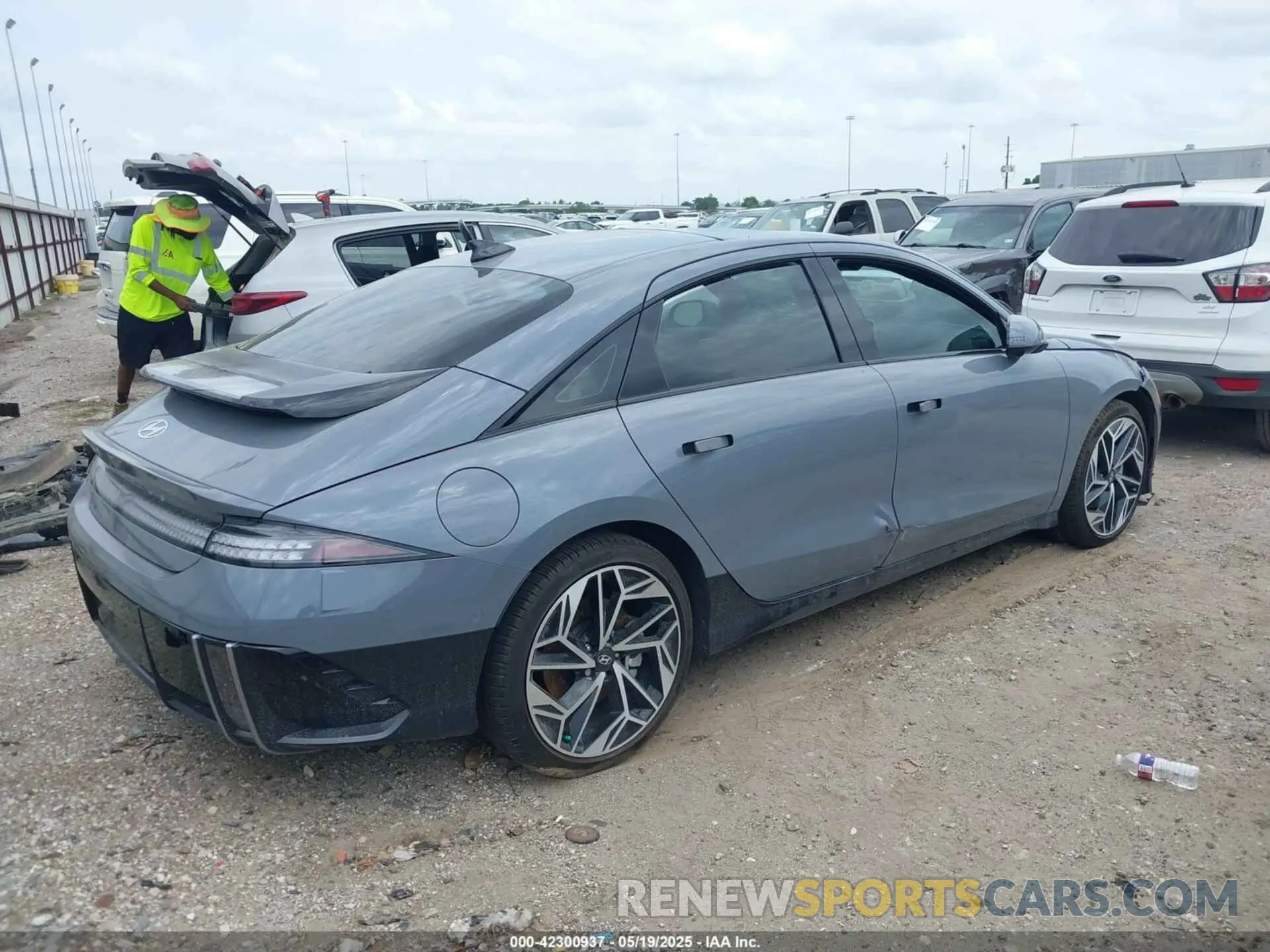 4 Фотография поврежденного автомобиля KMHM54AC7RA058550 HYUNDAI IONIQ 6 2024