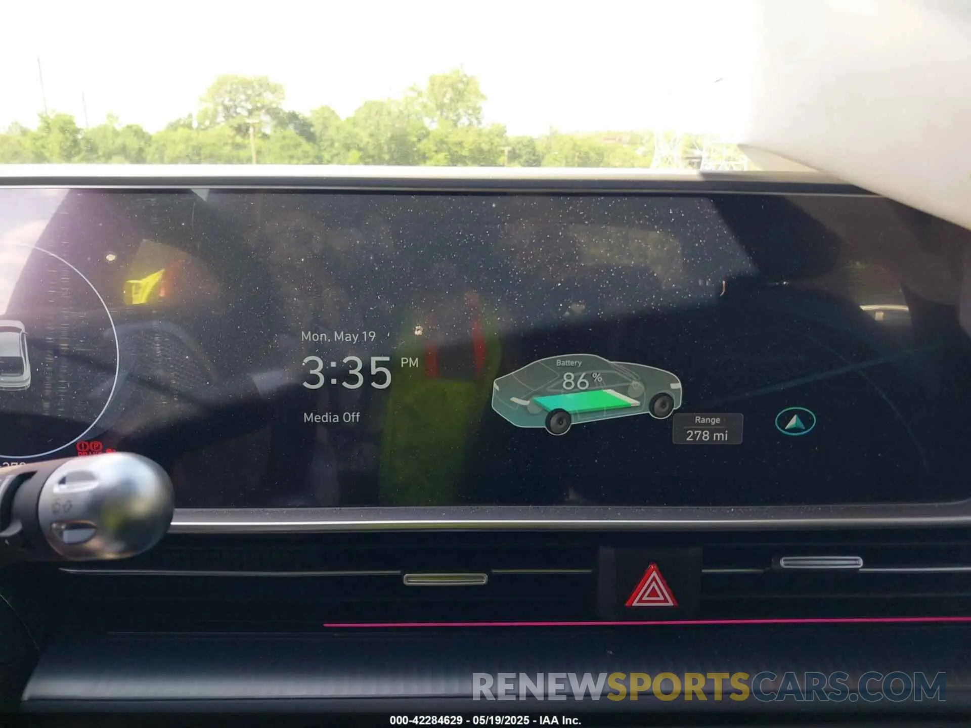 19 Photograph of a damaged car KMHM34AC6SA099070 HYUNDAI IONIQ 6 2025