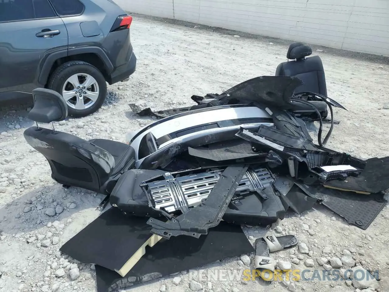 12 Фотография поврежденного автомобиля KMHM34AAXSA090984 HYUNDAI IONIQ 6 SE 2025