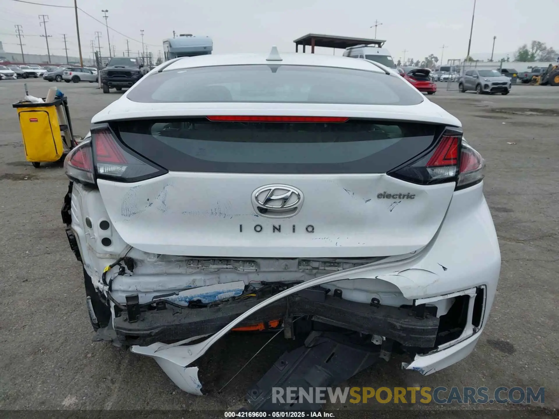 16 Photograph of a damaged car KMHC75LJ2LU071350 HYUNDAI IONIQ ELECTRIC 2020