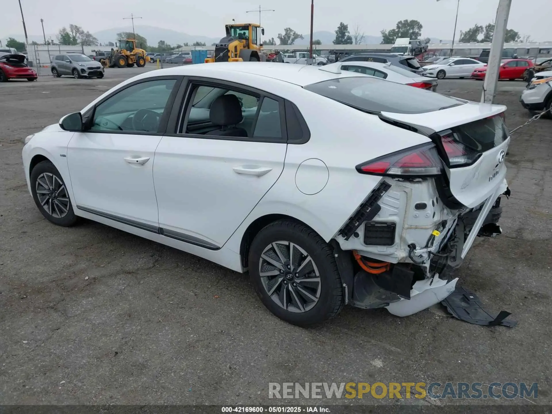 3 Photograph of a damaged car KMHC75LJ2LU071350 HYUNDAI IONIQ ELECTRIC 2020