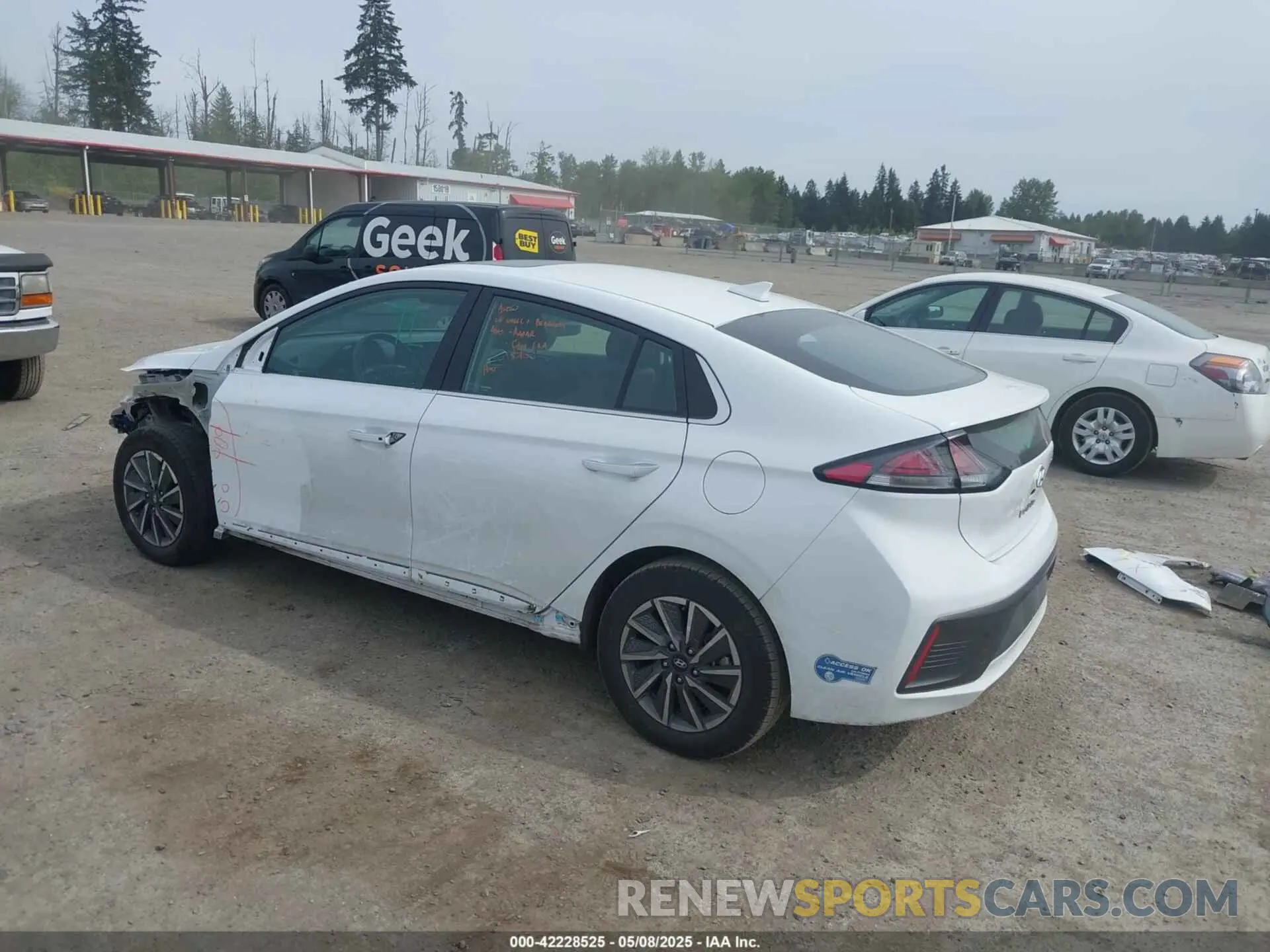 3 Photograph of a damaged car KMHC85LJ6LU063460 HYUNDAI IONIQ ELECTRIC 2020