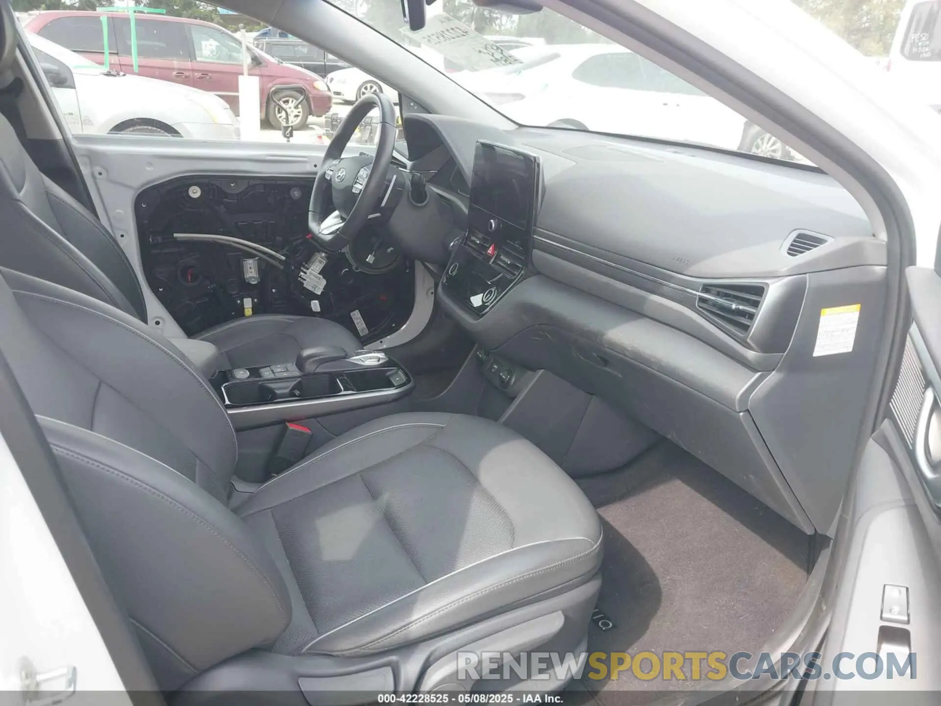 5 Photograph of a damaged car KMHC85LJ6LU063460 HYUNDAI IONIQ ELECTRIC 2020