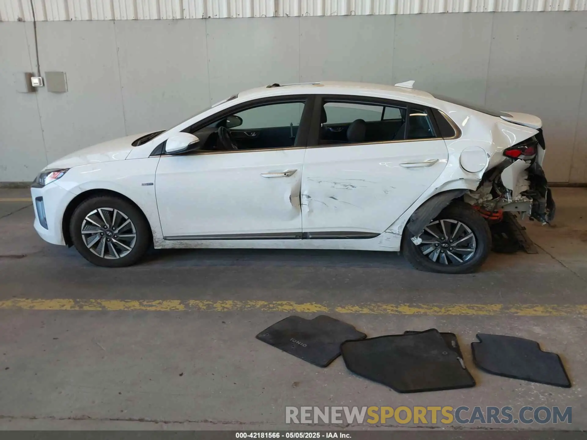 14 Photograph of a damaged car KMHC85LJ7LU061362 HYUNDAI IONIQ ELECTRIC 2020
