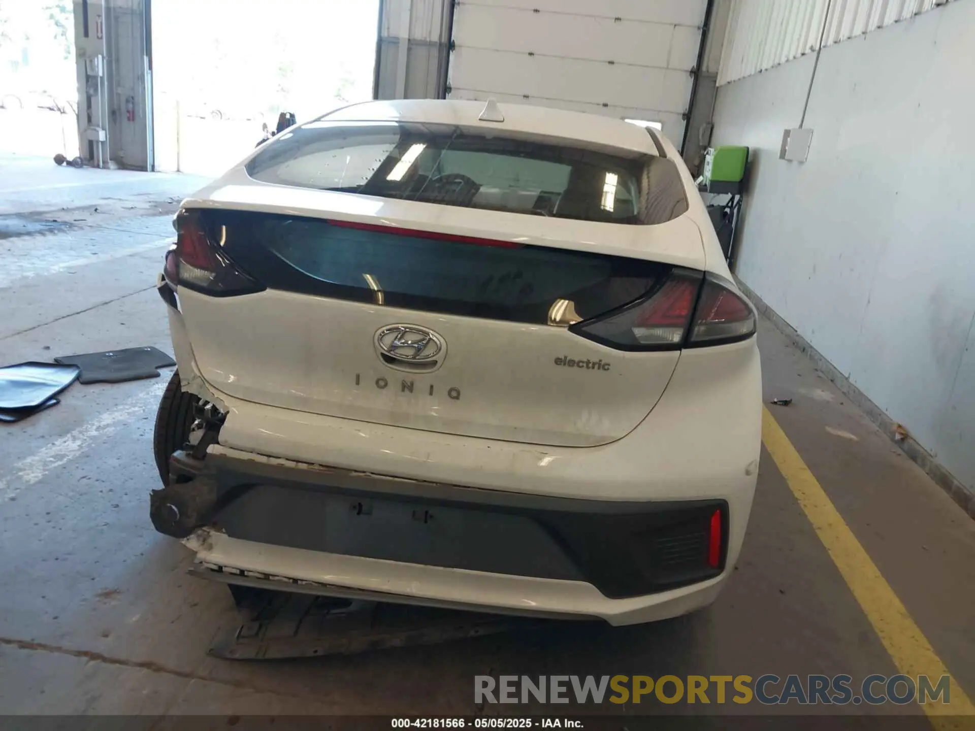 16 Photograph of a damaged car KMHC85LJ7LU061362 HYUNDAI IONIQ ELECTRIC 2020