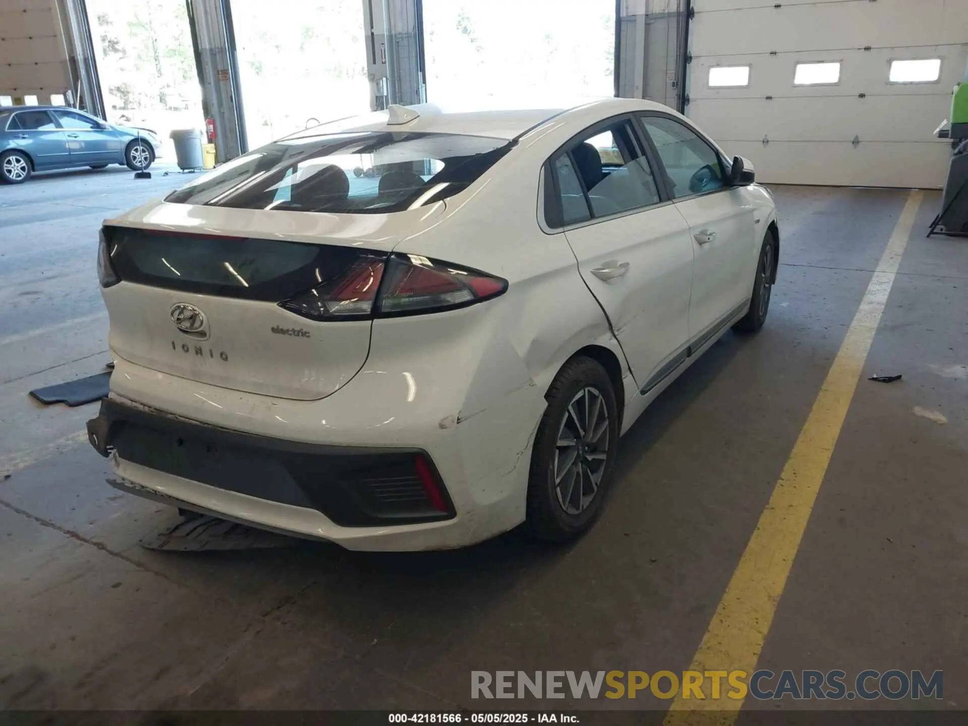 4 Photograph of a damaged car KMHC85LJ7LU061362 HYUNDAI IONIQ ELECTRIC 2020