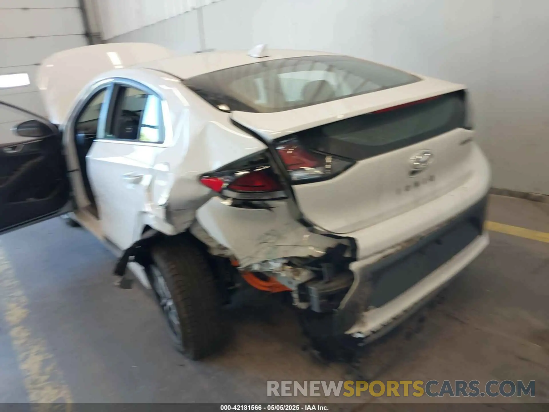 6 Photograph of a damaged car KMHC85LJ7LU061362 HYUNDAI IONIQ ELECTRIC 2020