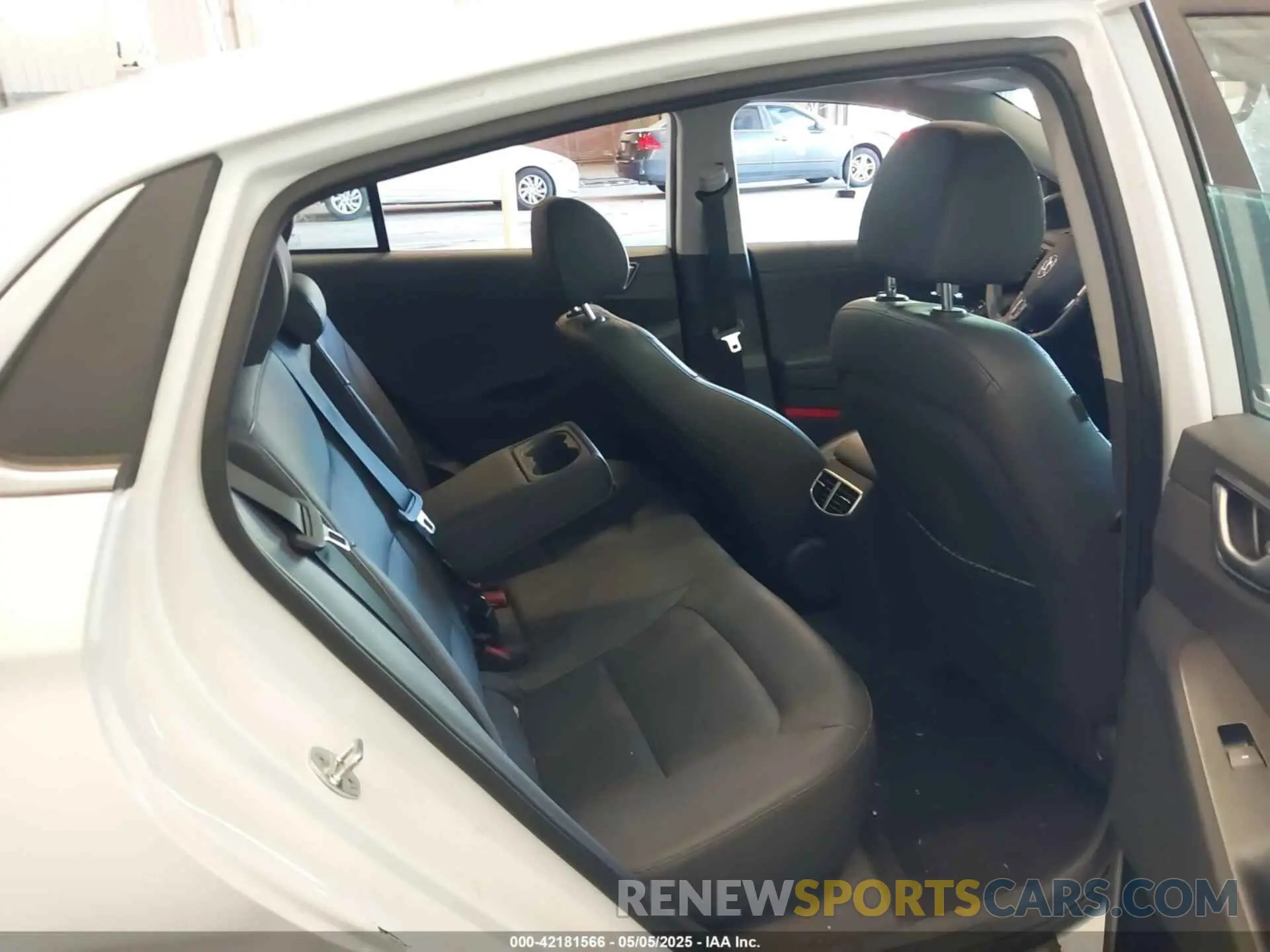 8 Photograph of a damaged car KMHC85LJ7LU061362 HYUNDAI IONIQ ELECTRIC 2020