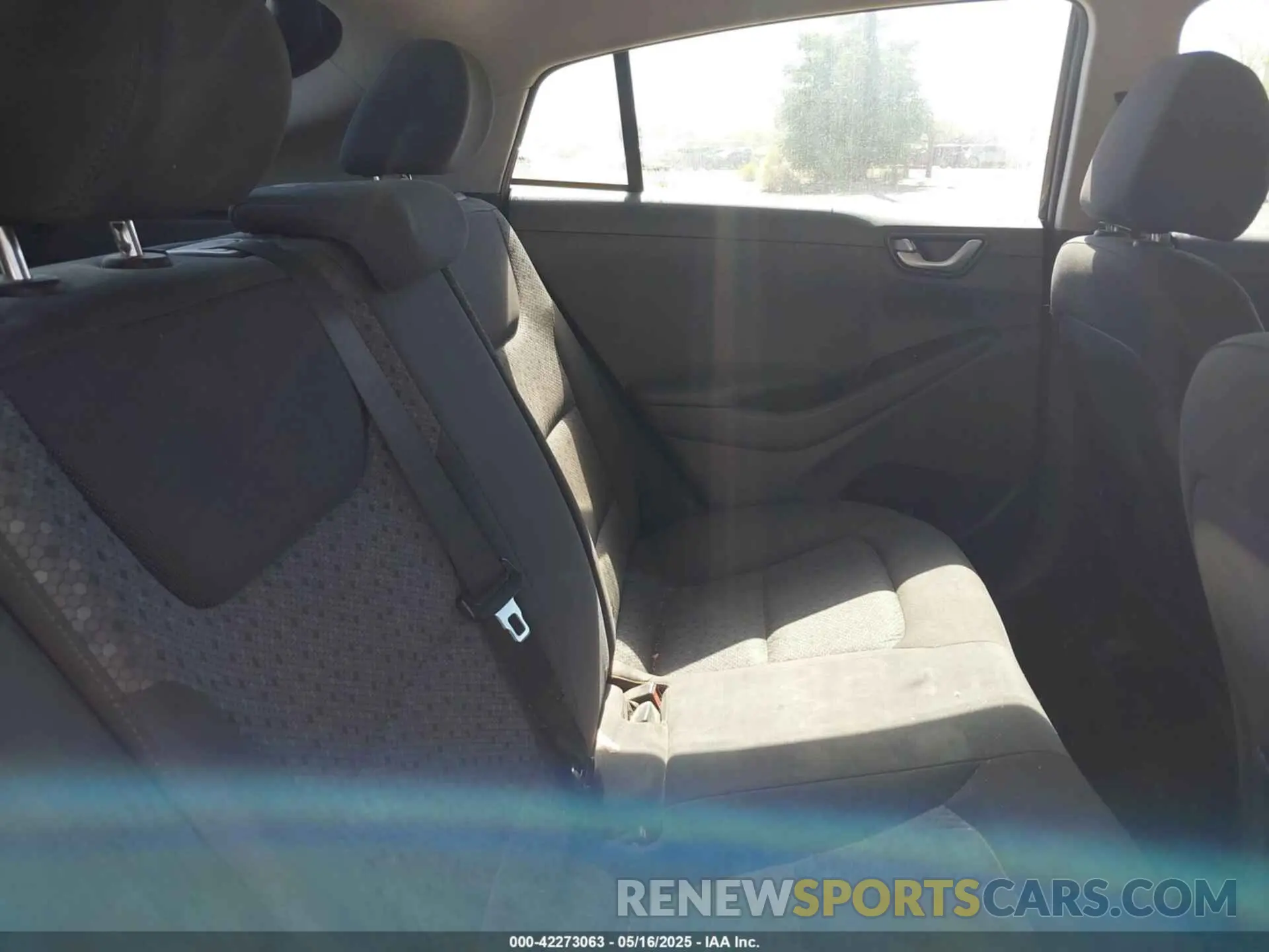 8 Photograph of a damaged car KMHC65LC0KU175841 HYUNDAI IONIQ HYBRID 2019