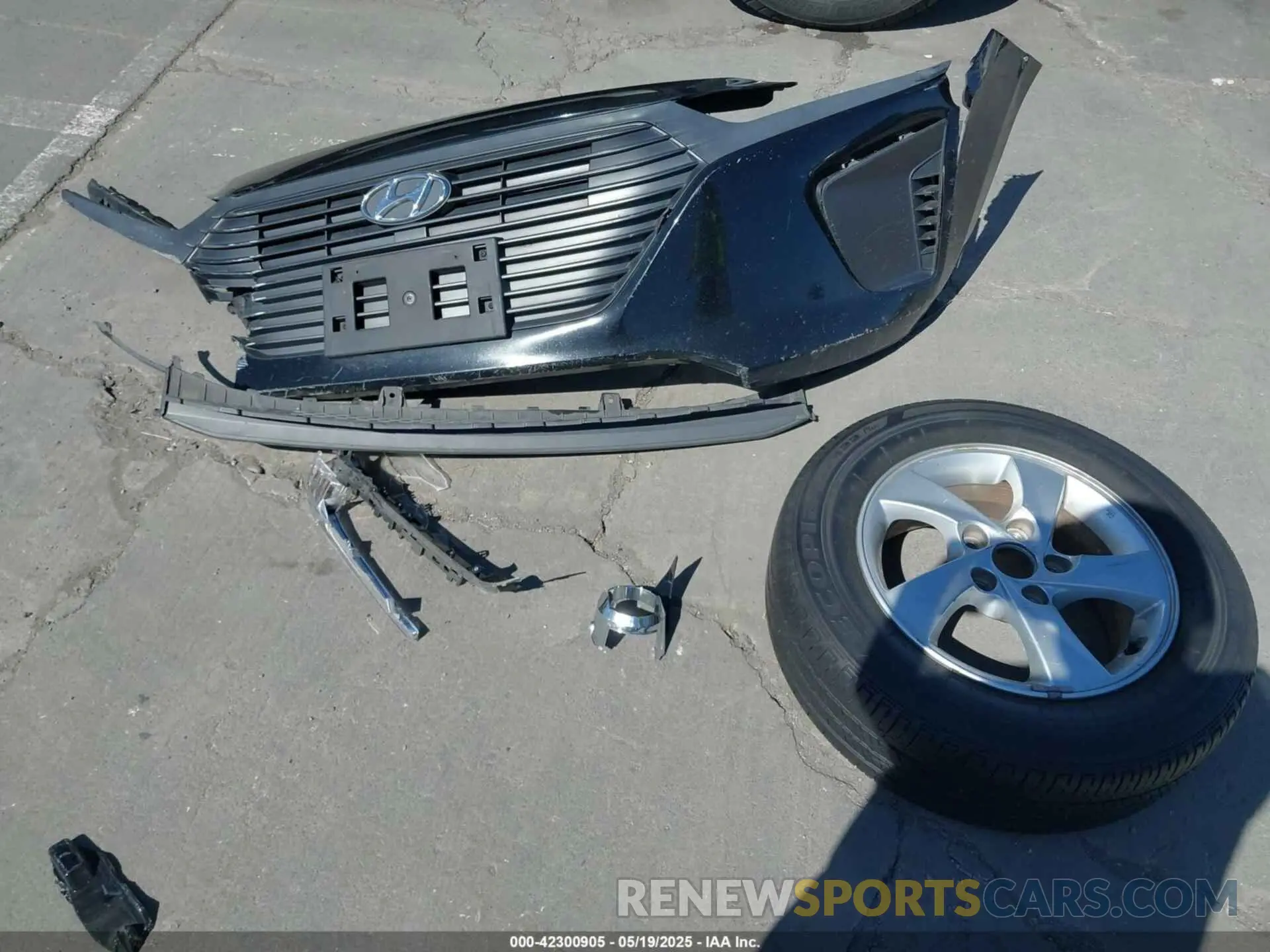 12 Photograph of a damaged car KMHC65LC0KU179940 HYUNDAI IONIQ HYBRID 2019