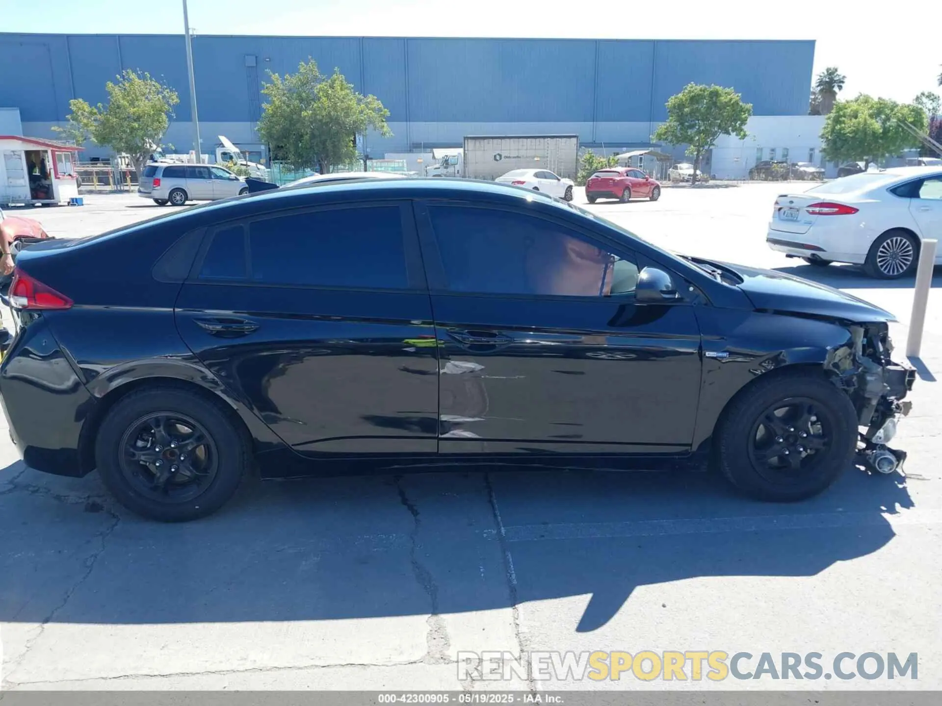 14 Photograph of a damaged car KMHC65LC0KU179940 HYUNDAI IONIQ HYBRID 2019