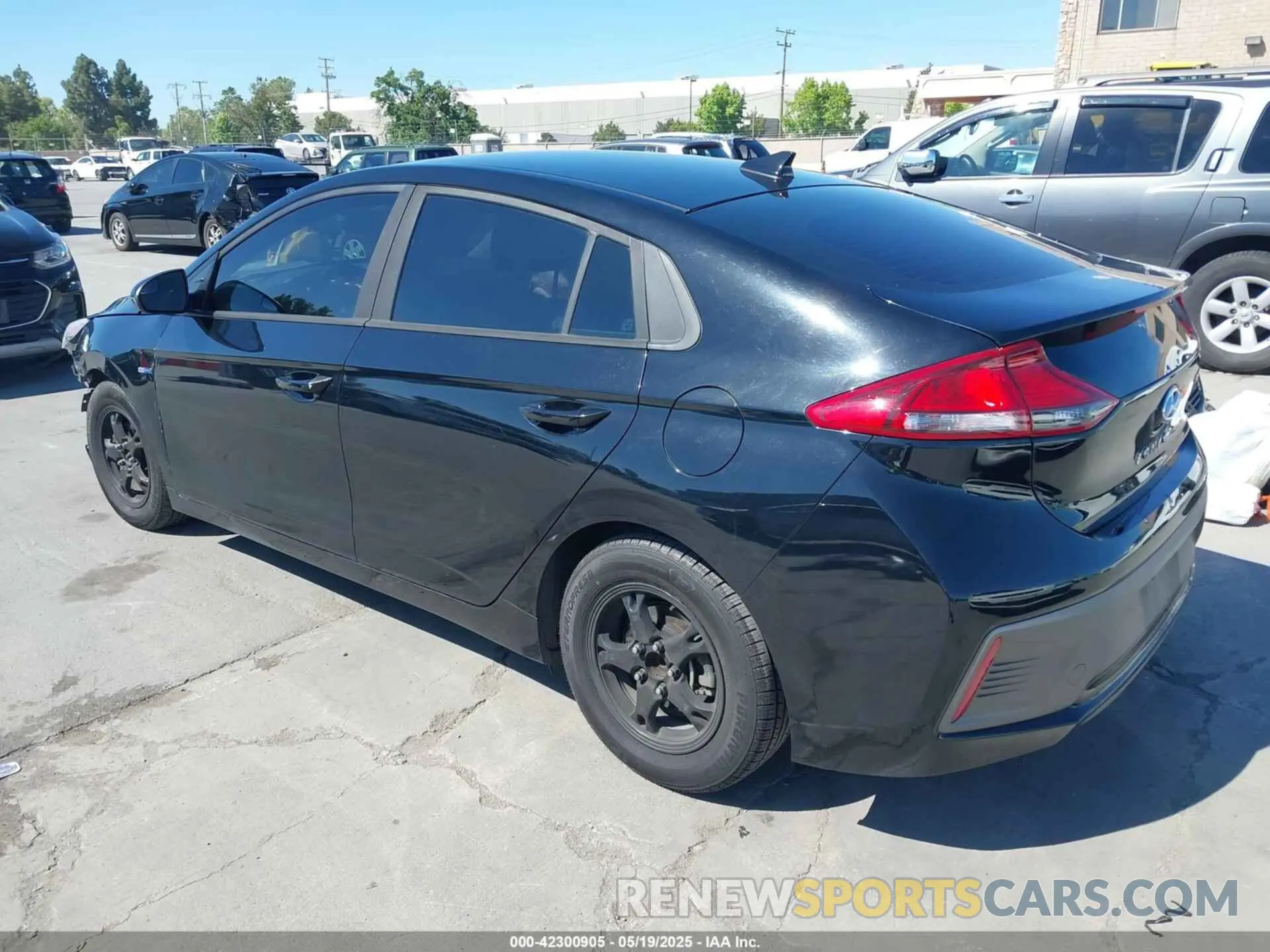 3 Photograph of a damaged car KMHC65LC0KU179940 HYUNDAI IONIQ HYBRID 2019
