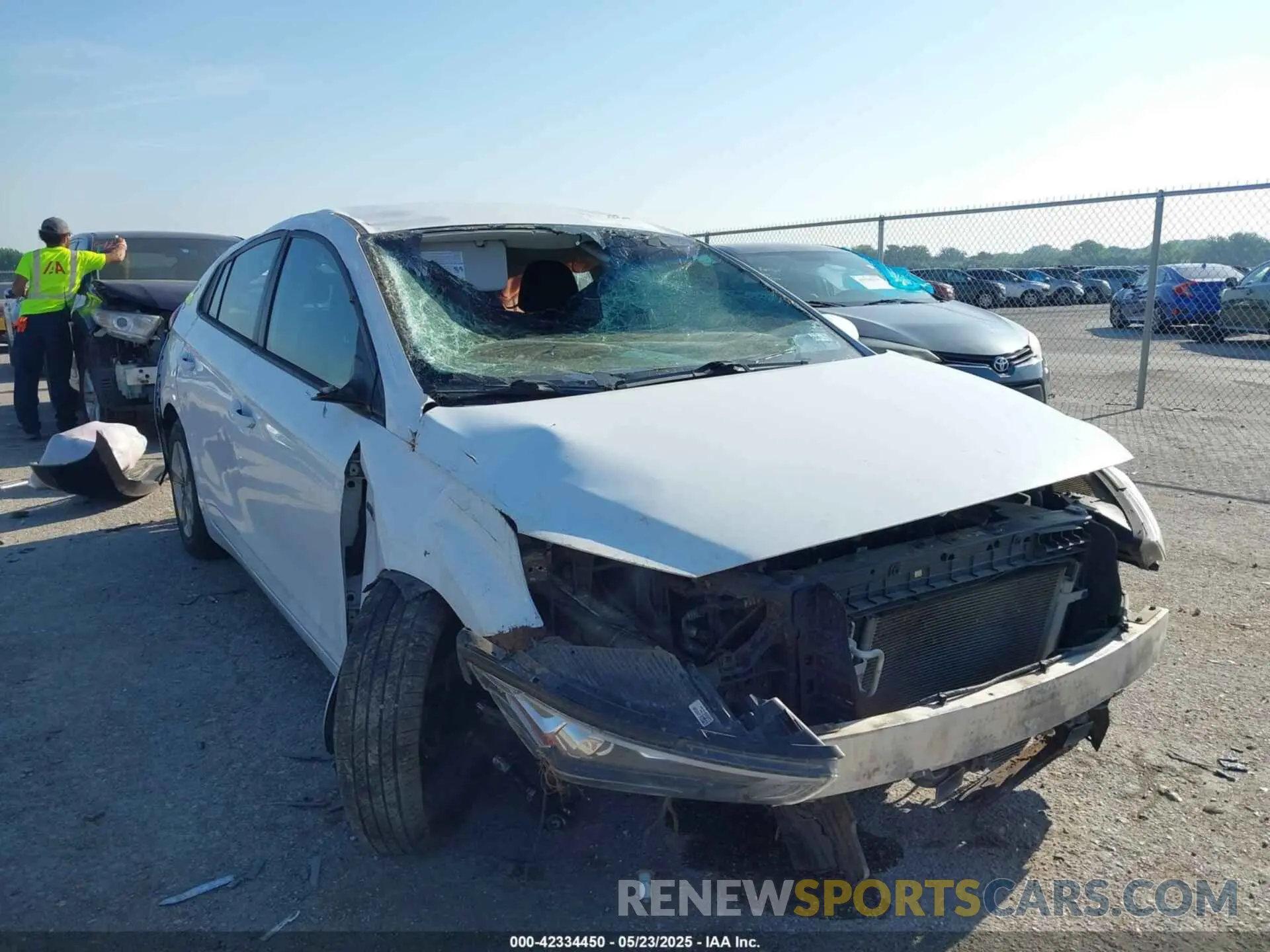 1 Photograph of a damaged car KMHC65LC1KU173483 HYUNDAI IONIQ HYBRID 2019