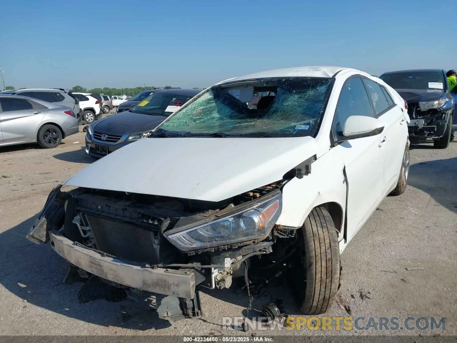 2 Photograph of a damaged car KMHC65LC1KU173483 HYUNDAI IONIQ HYBRID 2019