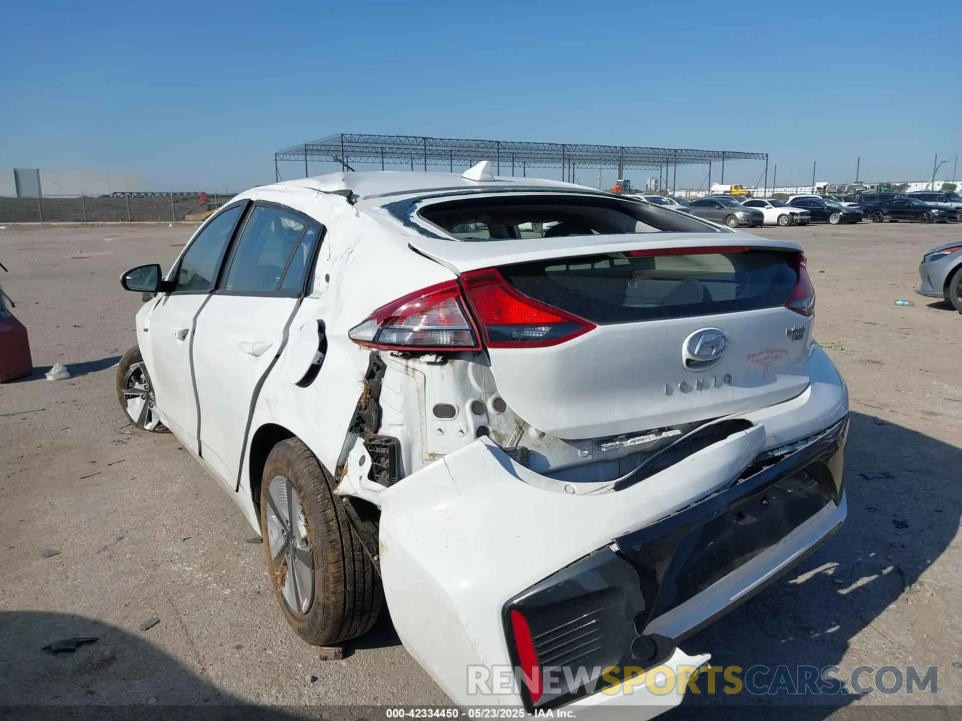 3 Photograph of a damaged car KMHC65LC1KU173483 HYUNDAI IONIQ HYBRID 2019