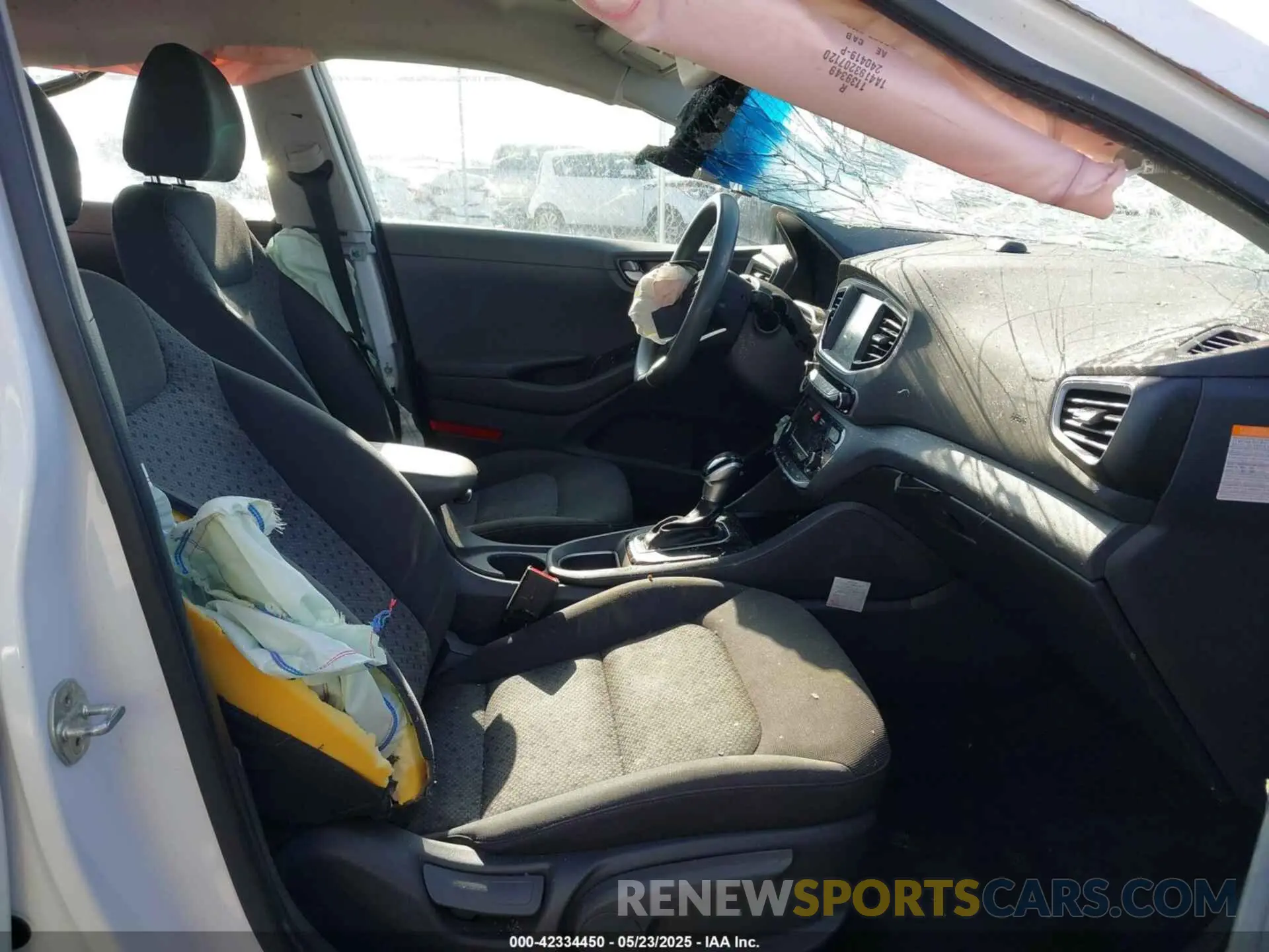 5 Photograph of a damaged car KMHC65LC1KU173483 HYUNDAI IONIQ HYBRID 2019