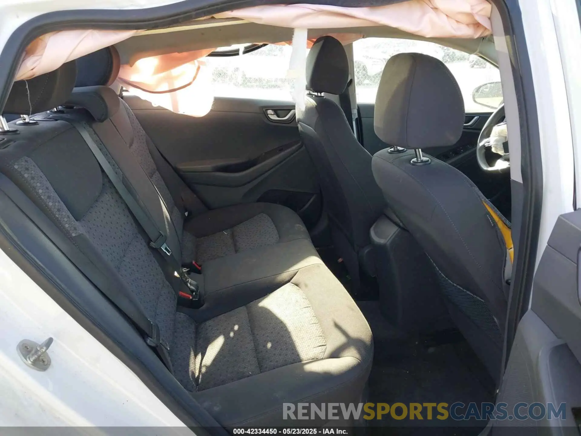 8 Photograph of a damaged car KMHC65LC1KU173483 HYUNDAI IONIQ HYBRID 2019