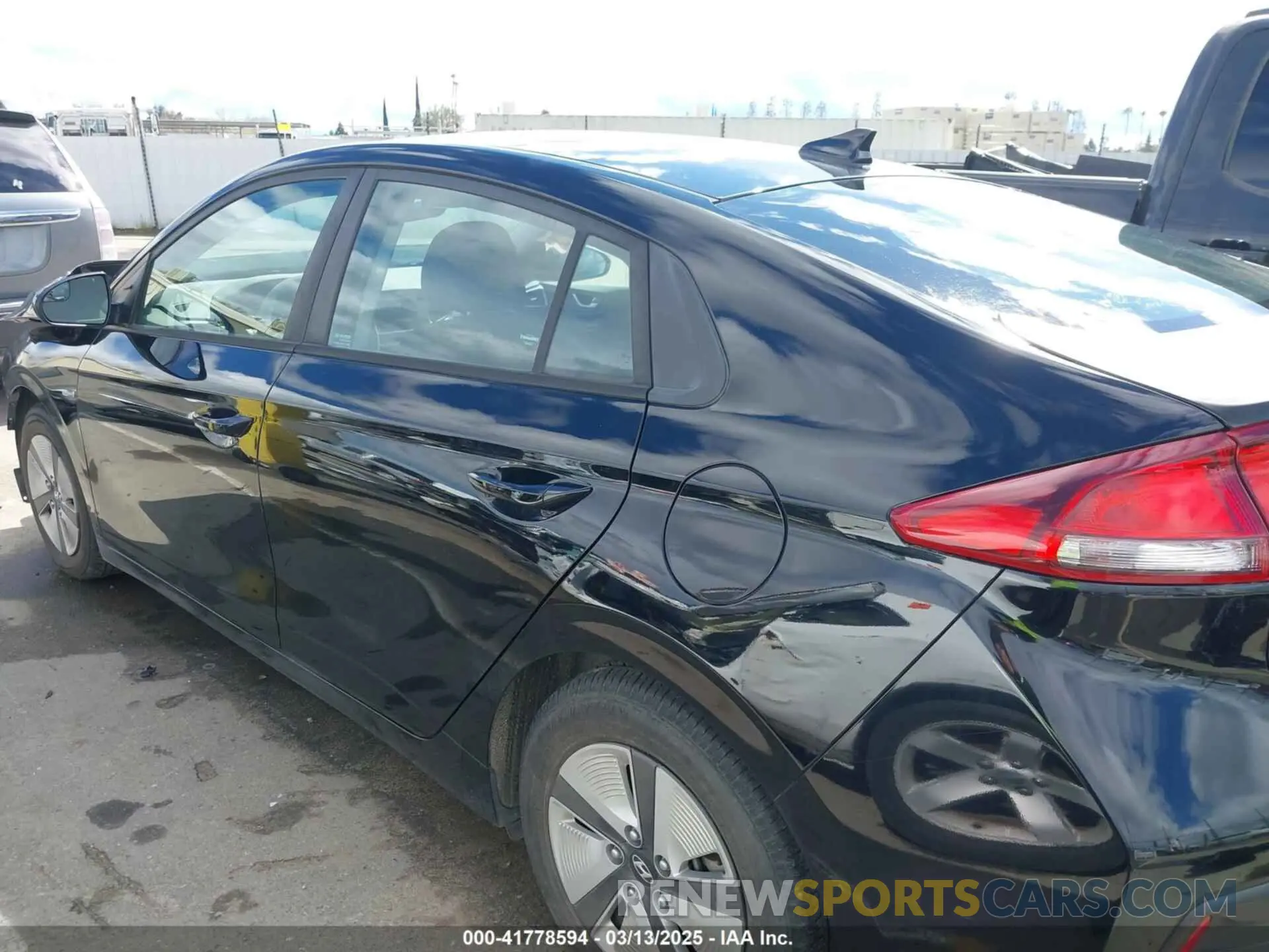 15 Photograph of a damaged car KMHC65LC3KU175915 HYUNDAI IONIQ HYBRID 2019