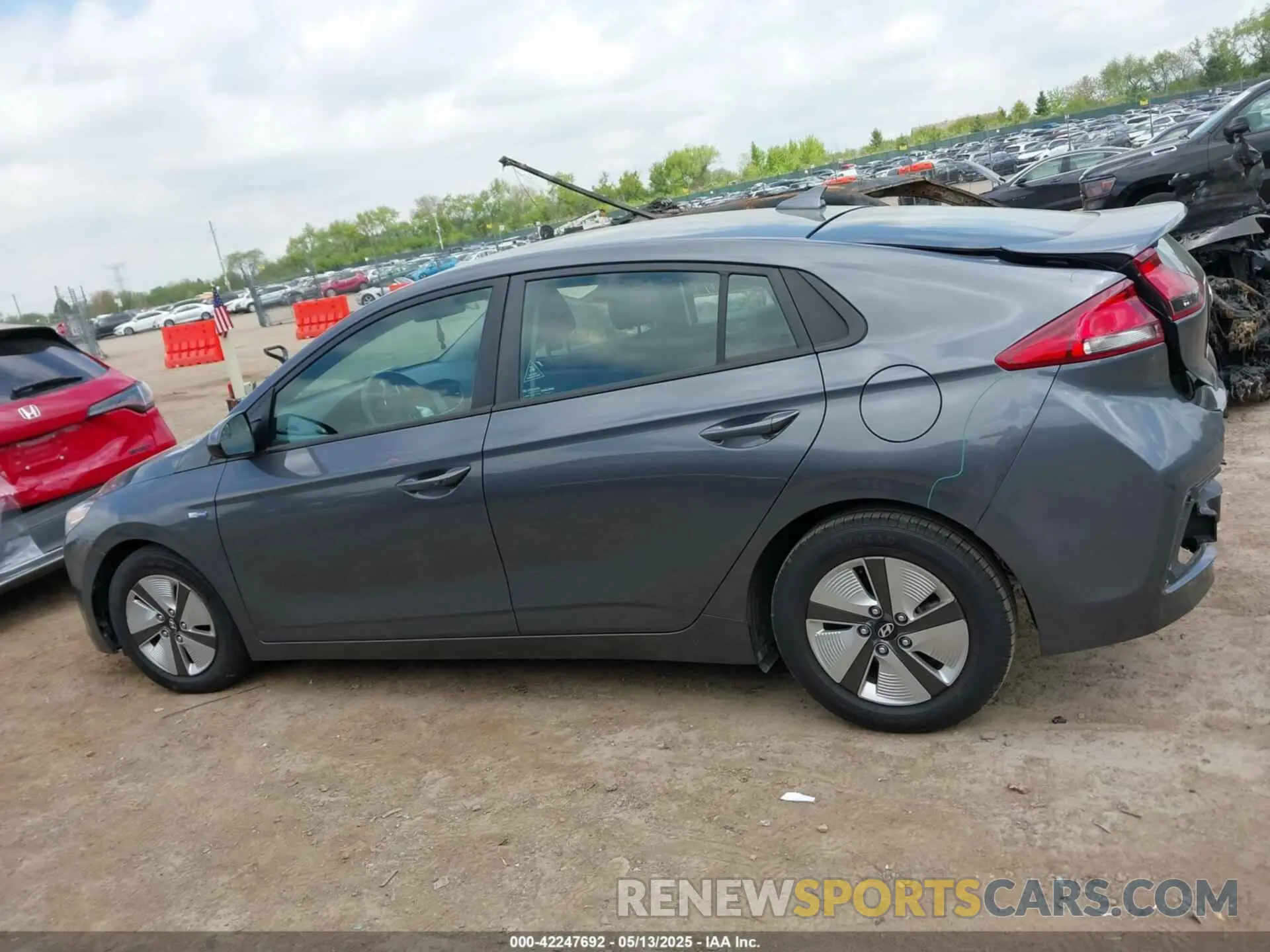 14 Photograph of a damaged car KMHC65LC4KU174675 HYUNDAI IONIQ HYBRID 2019