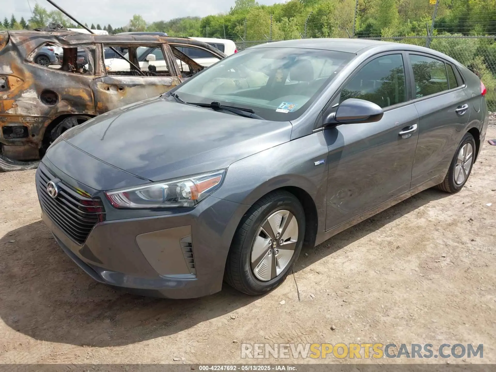 2 Photograph of a damaged car KMHC65LC4KU174675 HYUNDAI IONIQ HYBRID 2019