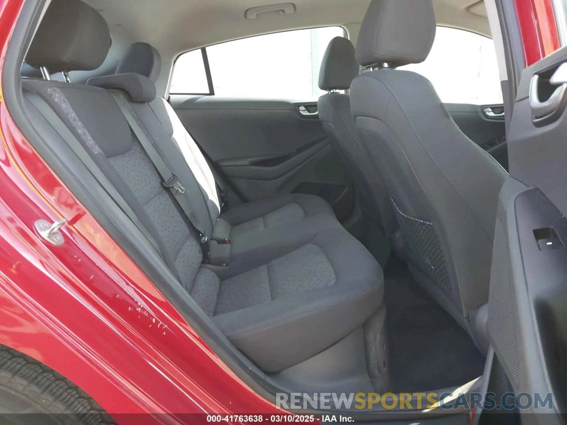 8 Photograph of a damaged car KMHC65LC5KU170876 HYUNDAI IONIQ HYBRID 2019