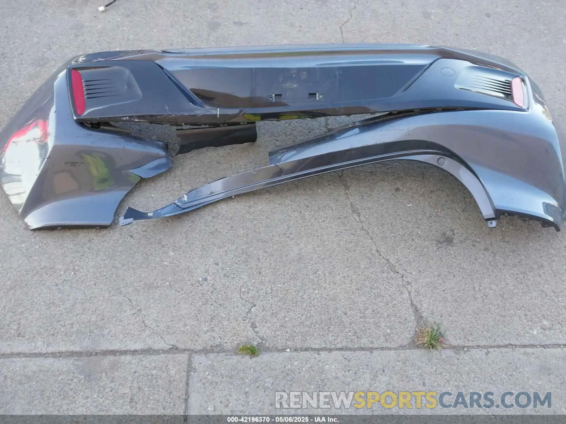 12 Photograph of a damaged car KMHC65LC6KU179800 HYUNDAI IONIQ HYBRID 2019