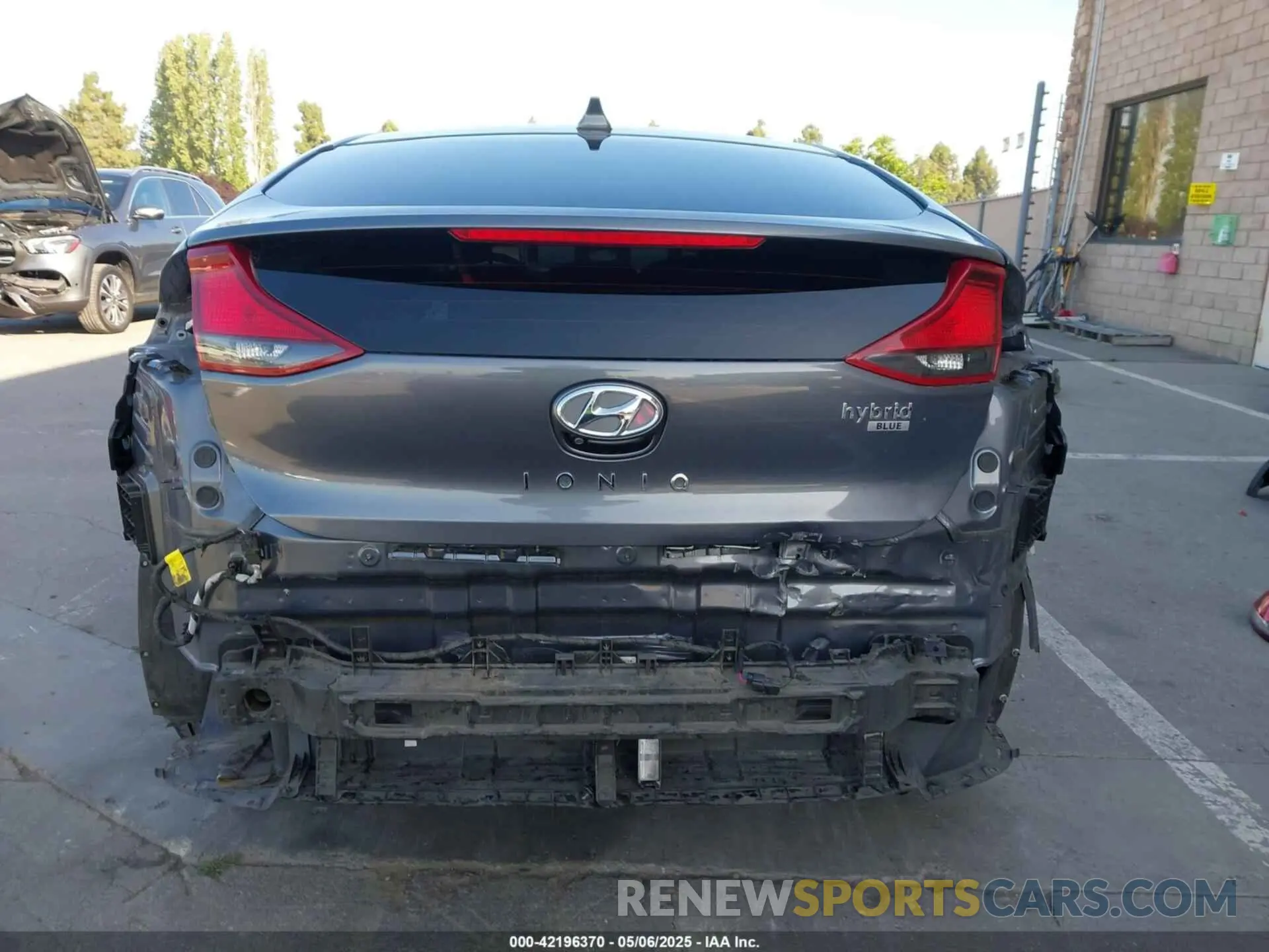 17 Photograph of a damaged car KMHC65LC6KU179800 HYUNDAI IONIQ HYBRID 2019