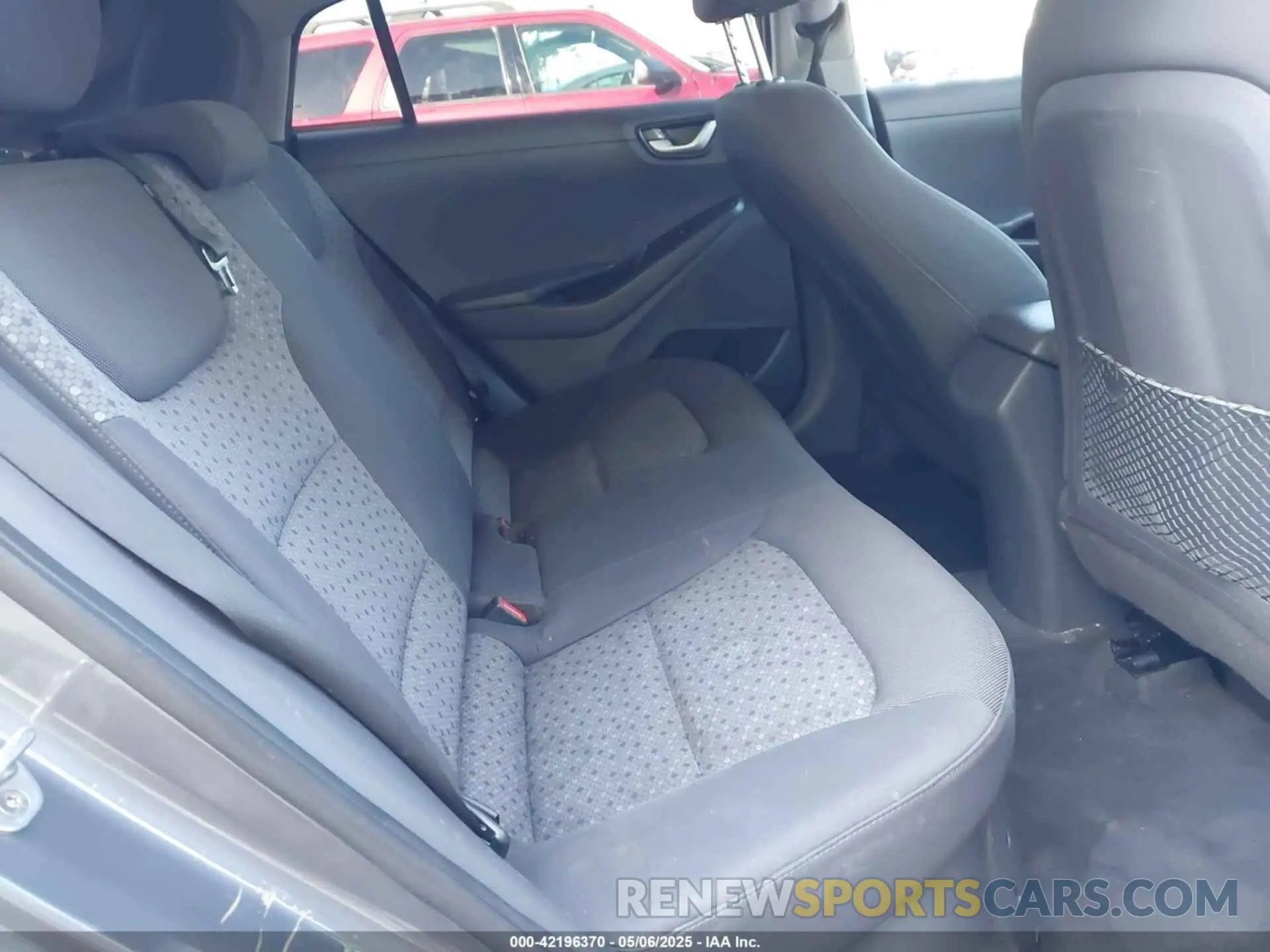 8 Photograph of a damaged car KMHC65LC6KU179800 HYUNDAI IONIQ HYBRID 2019