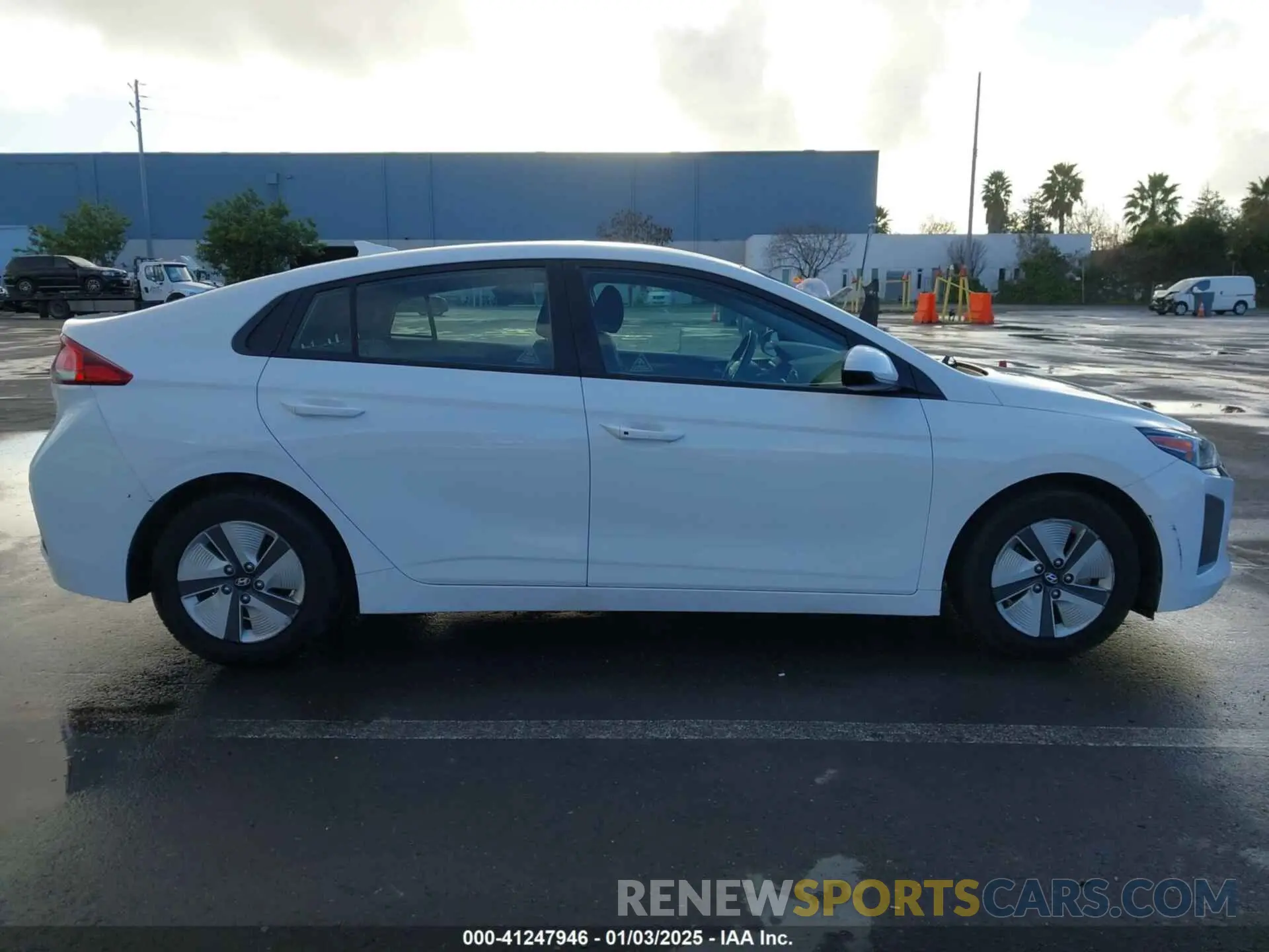 13 Photograph of a damaged car KMHC65LC9KU179340 HYUNDAI IONIQ HYBRID 2019